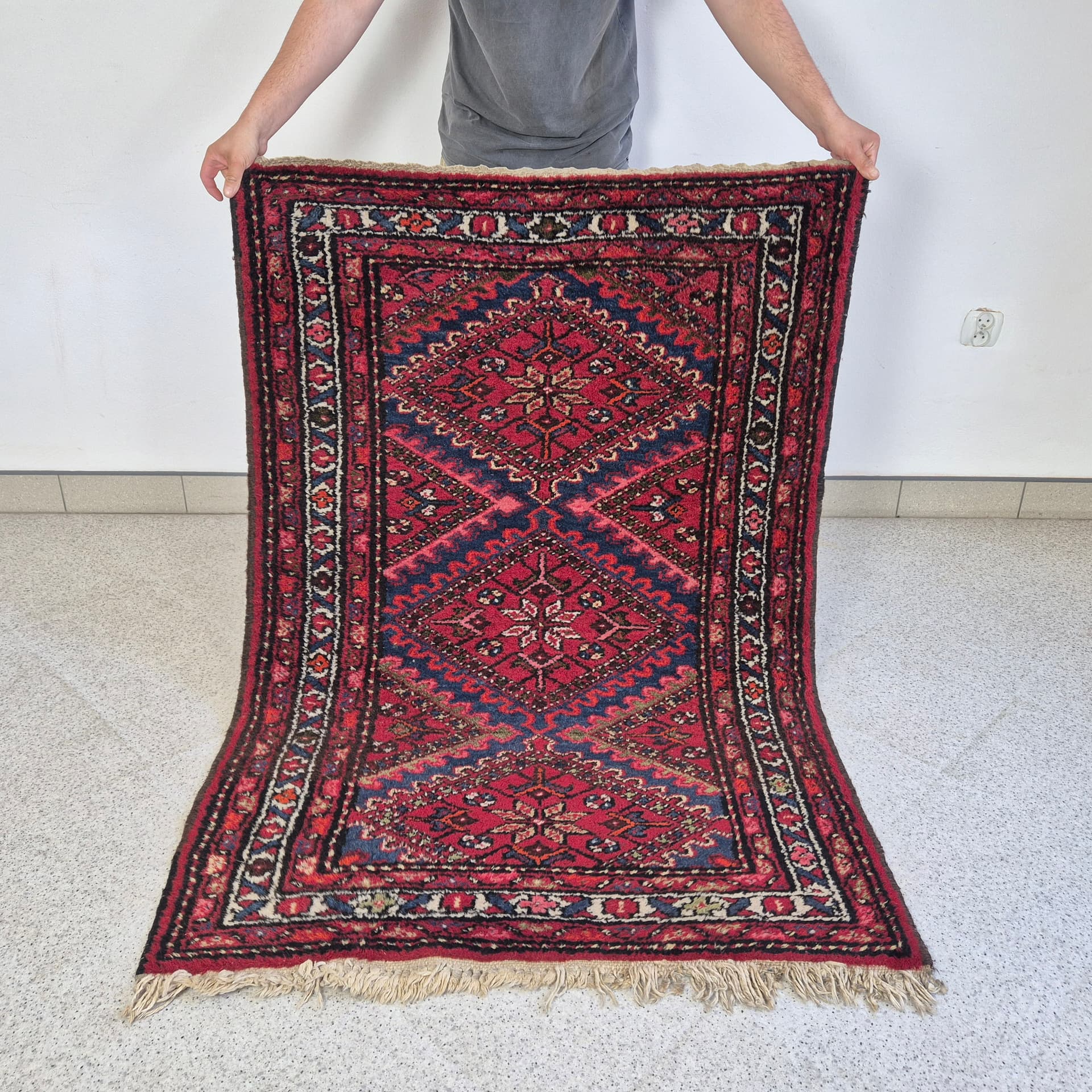 Rug Shiraz 150x103 cm, red multicolor, wool, Iran, 1960s. - 341933