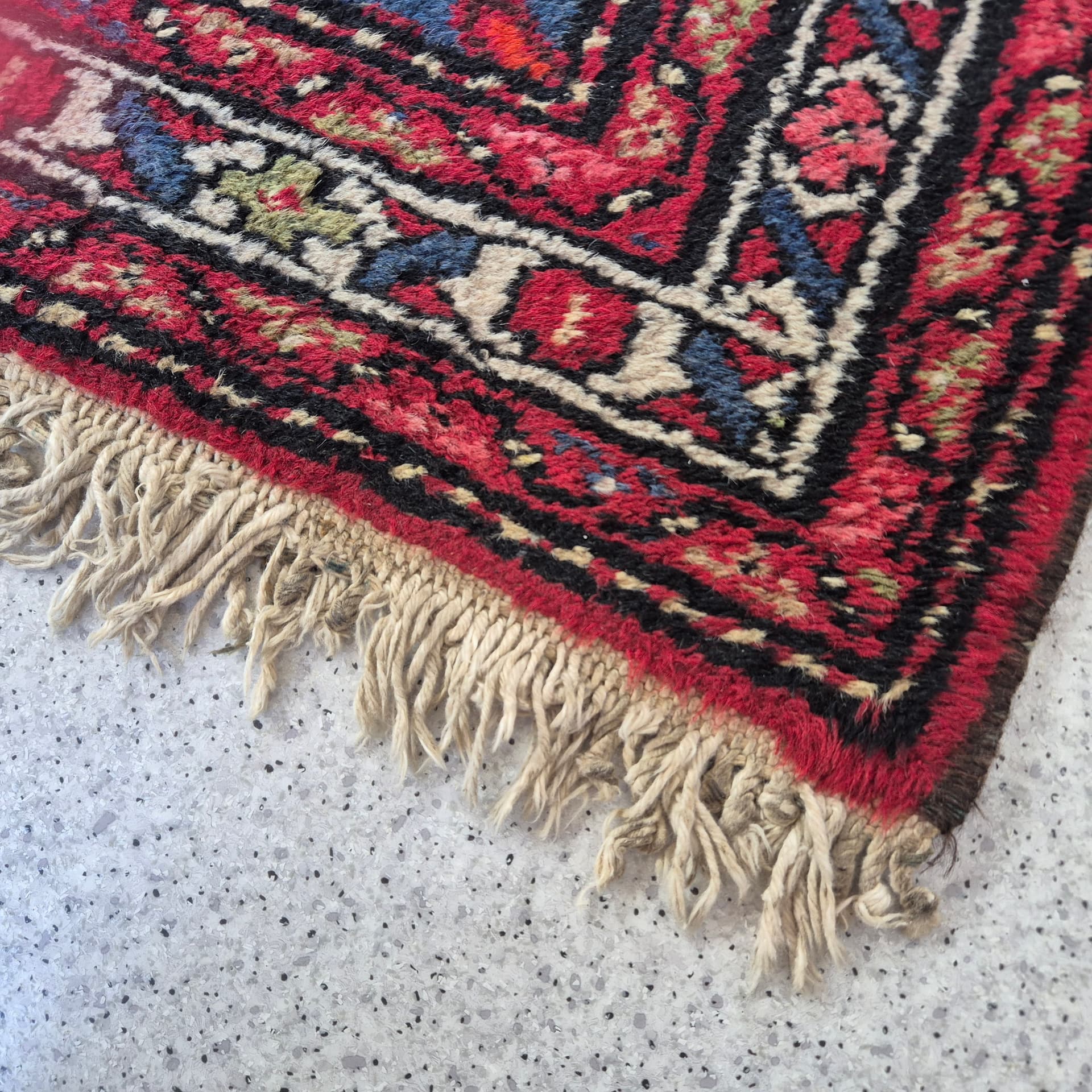 Rug Shiraz 150x103 cm, red multicolor, wool, Iran, 1960s. - 341932