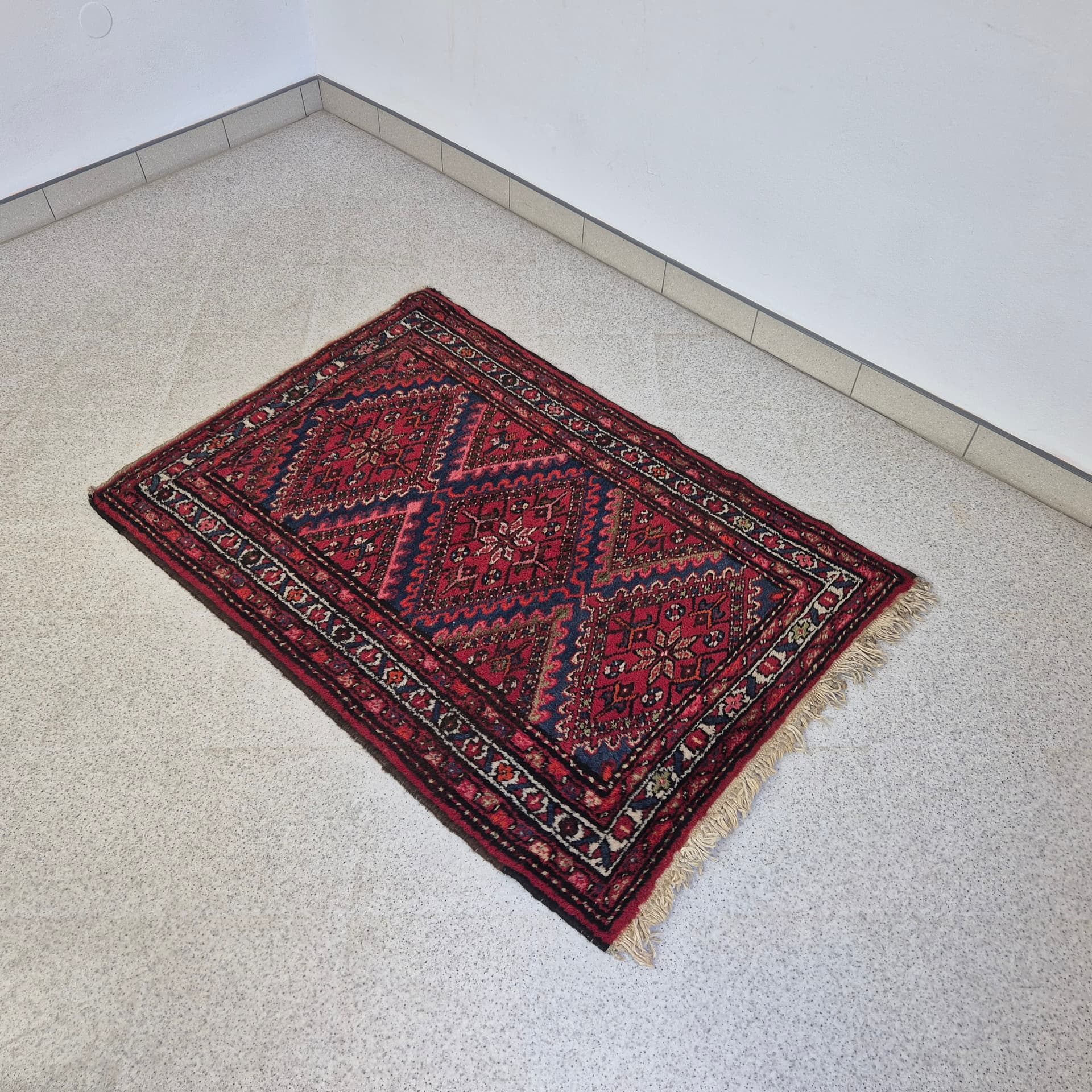 Rug Shiraz 150x103 cm, red multicolor, wool, Iran, 1960s. - 341931