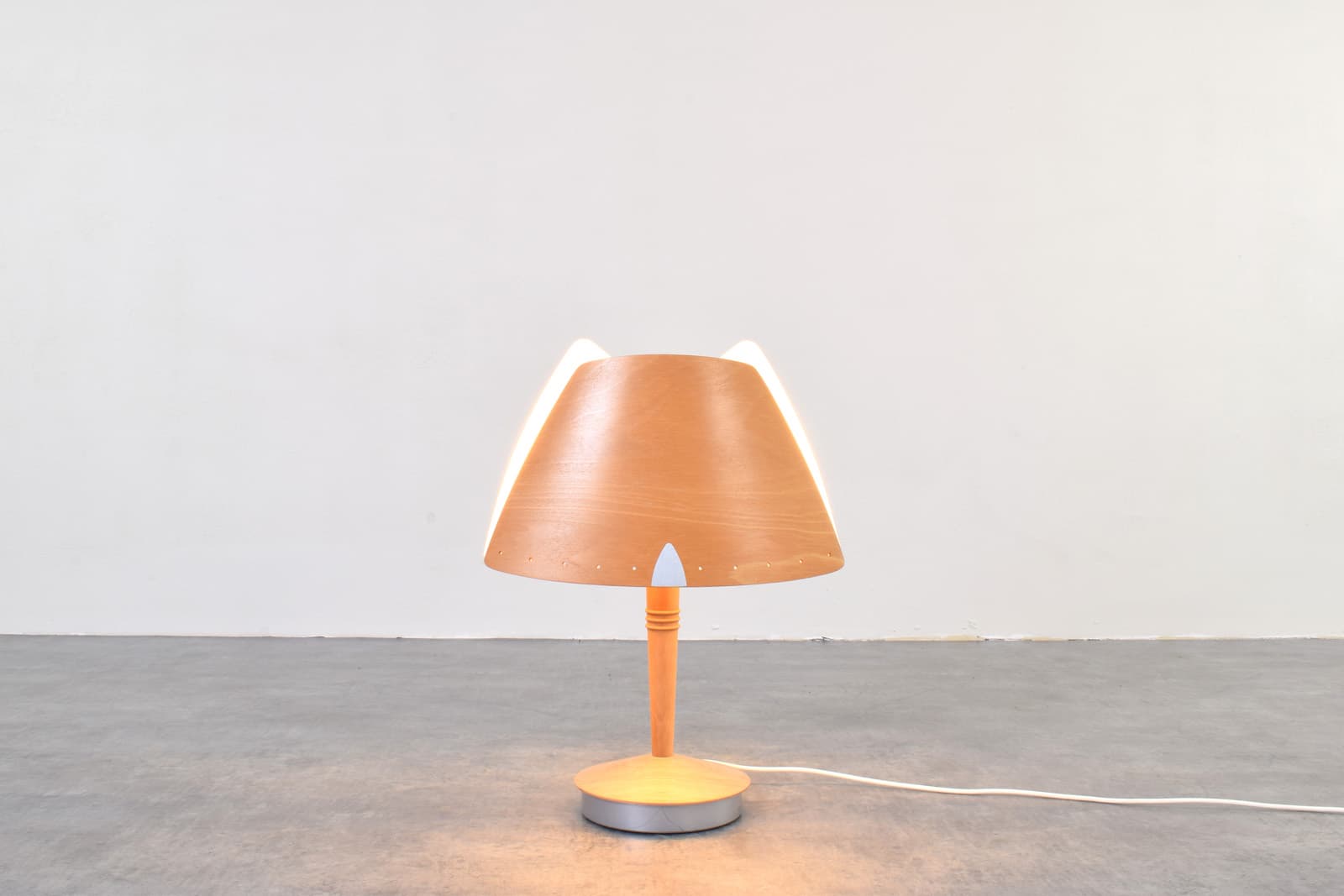 Lampa stołowa Harmonie, buk brązowy, akryl biały, metal szary, proj. S. Eriksen, Lucid, Francja, lata 90. - 341988