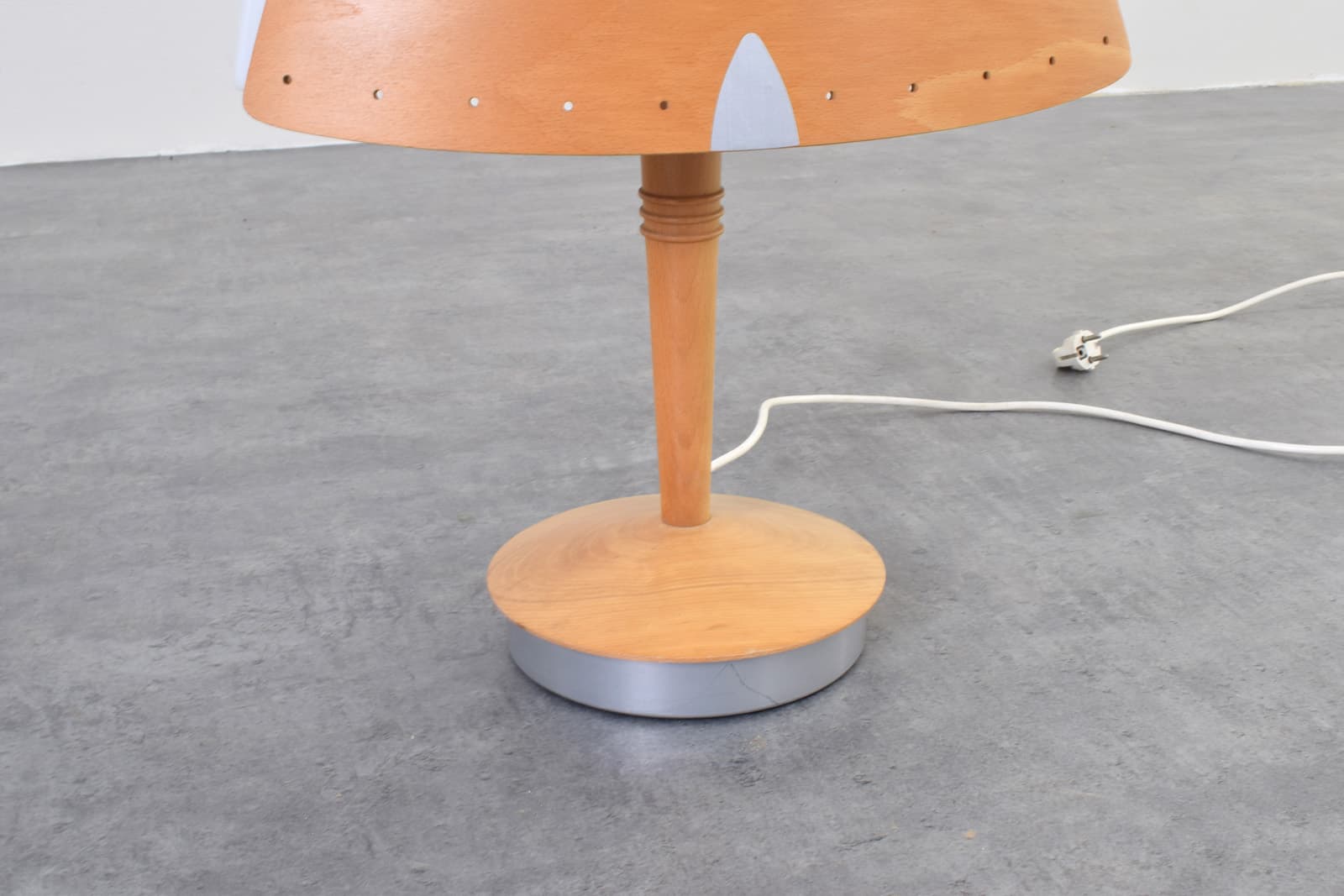Lampa stołowa Harmonie, buk brązowy, akryl biały, metal szary, proj. S. Eriksen, Lucid, Francja, lata 90. - 341991