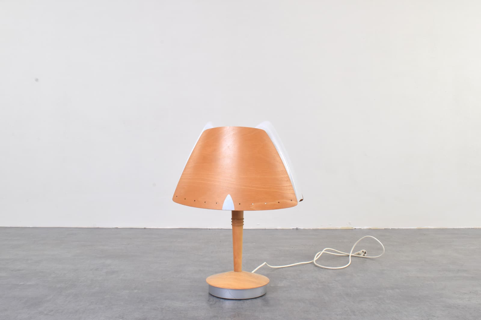 Lampa stołowa Harmonie, buk brązowy, akryl biały, metal szary, proj. S. Eriksen, Lucid, Francja, lata 90. - 341986