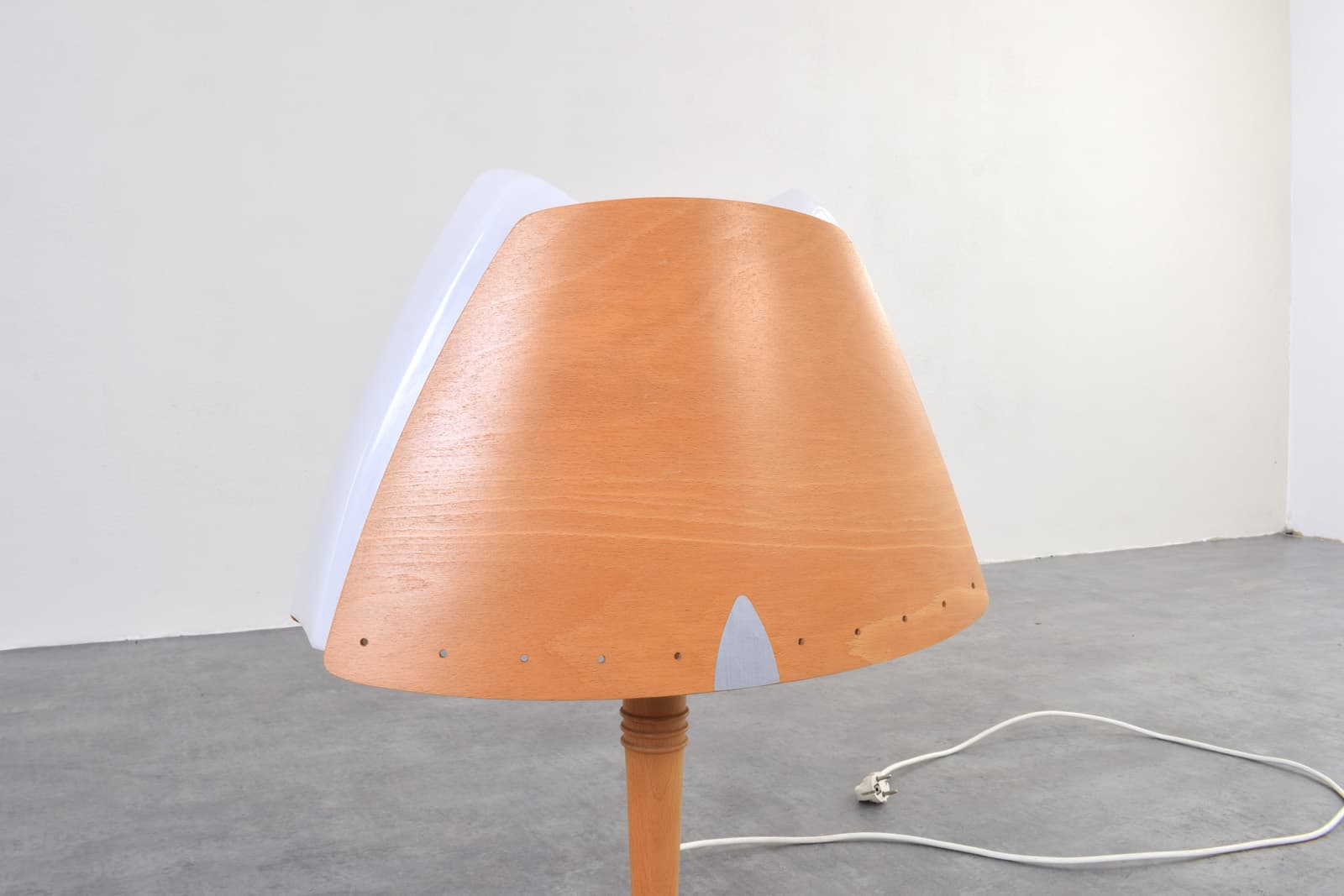 Lampa stołowa Harmonie, buk brązowy, akryl biały, metal szary, proj. S. Eriksen, Lucid, Francja, lata 90. - 341990