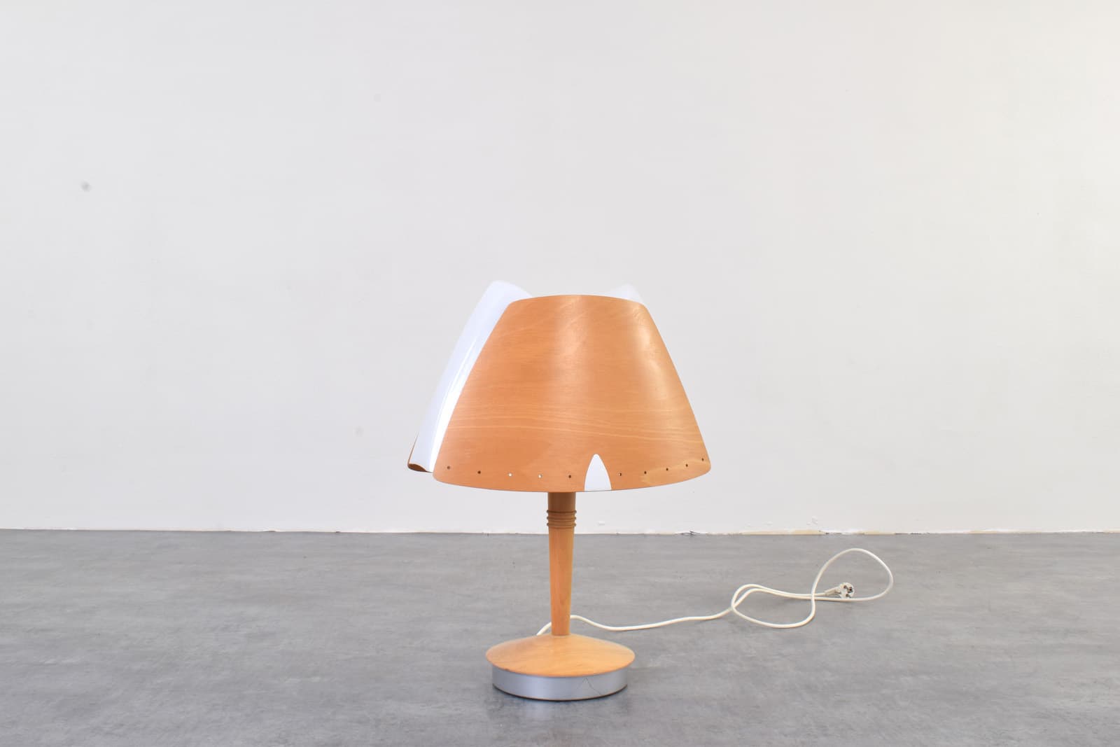Lampa stołowa Harmonie, buk brązowy, akryl biały, metal szary, proj. S. Eriksen, Lucid, Francja, lata 90. - 341985