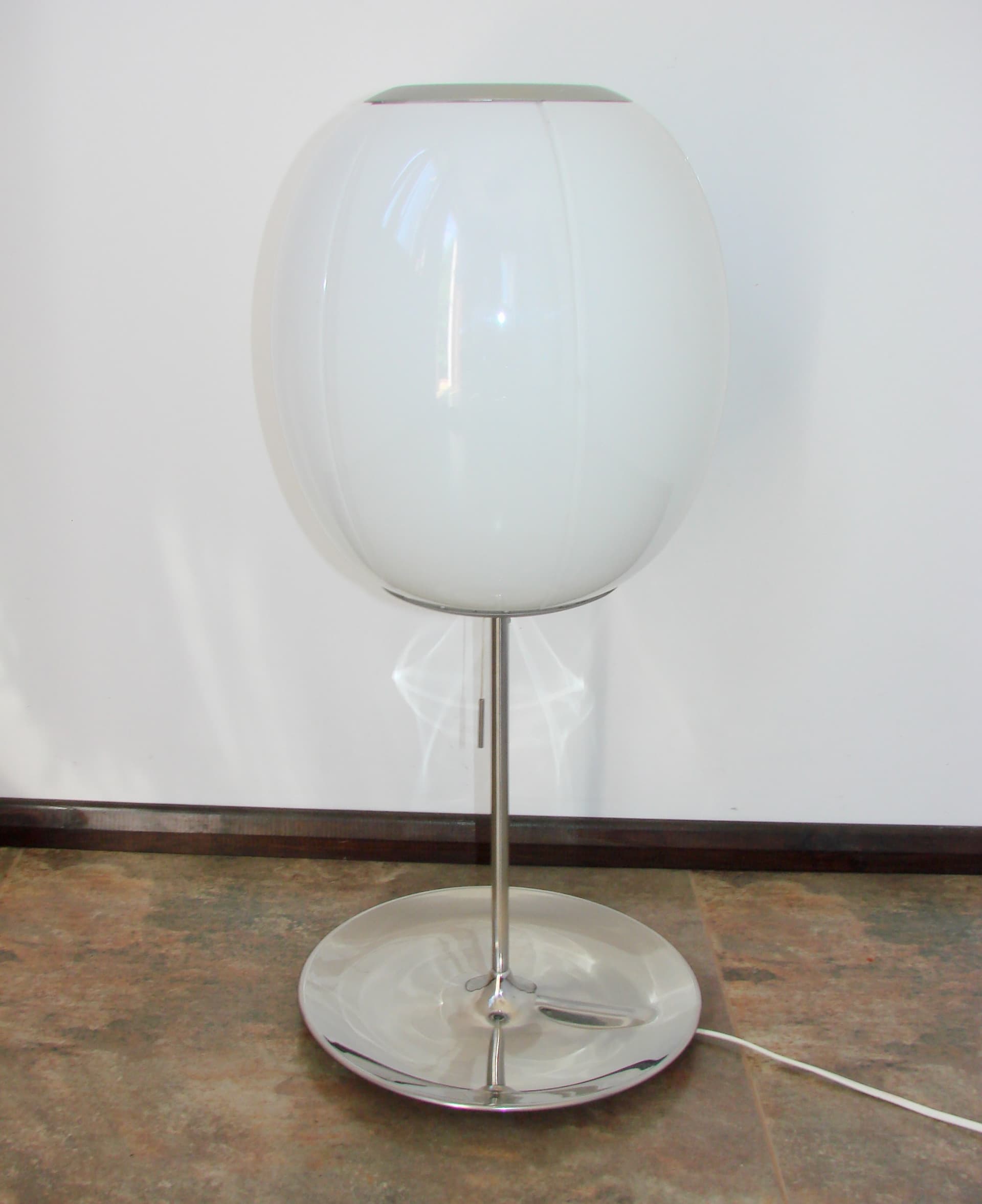 Lampa stołowa Space Age, tworzywo białe, chrom srebrny, proj. M. Elebäck & C. Öjerstam, lata 70. - 342015
