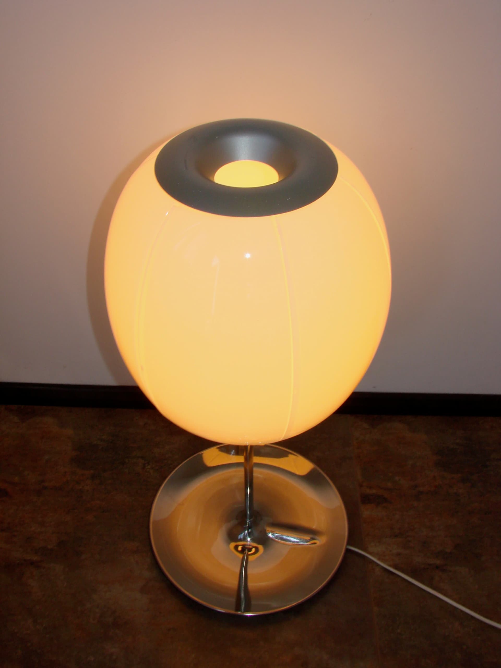 Lampa stołowa Space Age, tworzywo białe, chrom srebrny, proj. M. Elebäck & C. Öjerstam, lata 70. - 342018