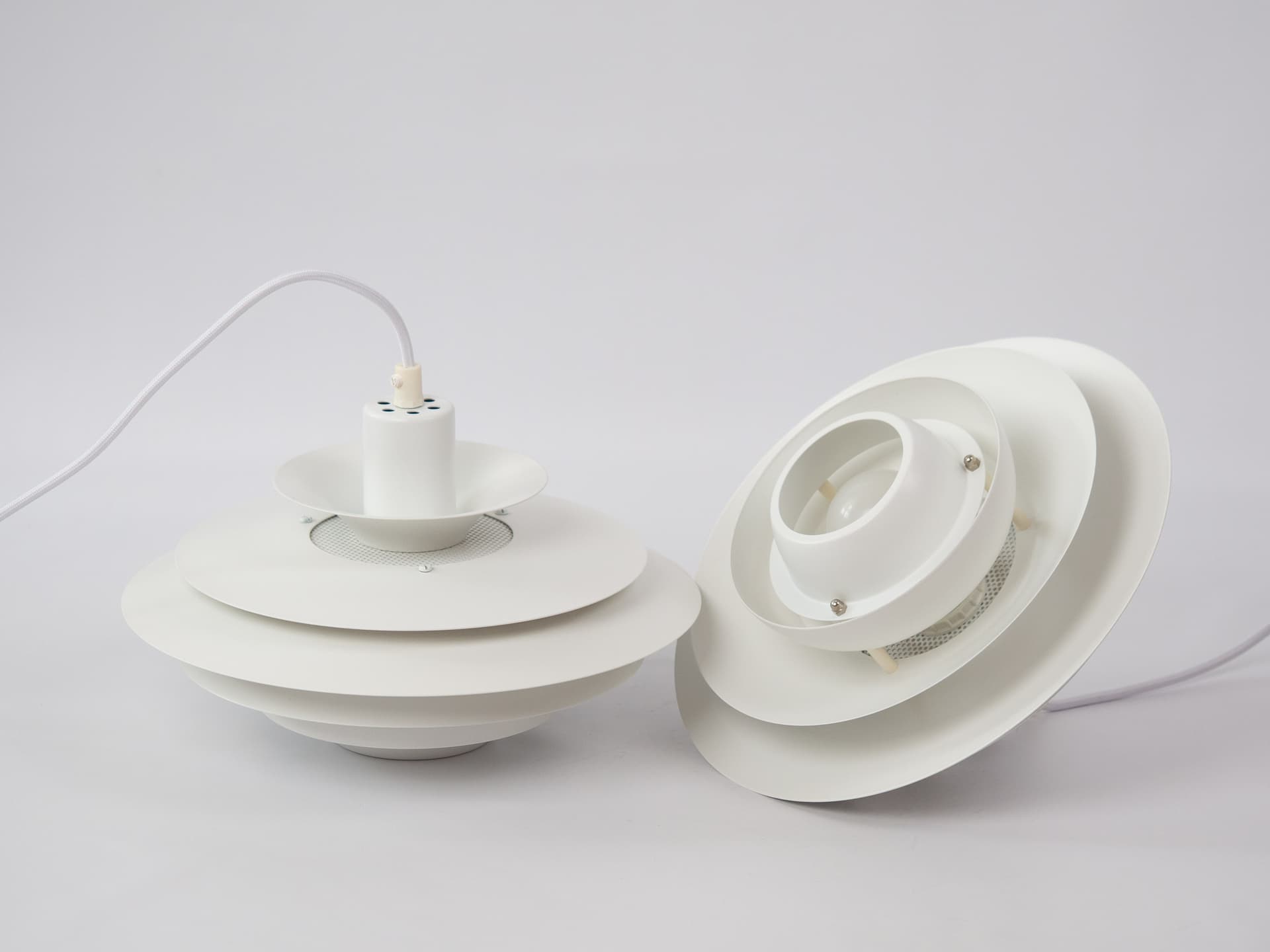 Para lamp wiszących Verona, aluminium biały, proj. K. Wiborg, Jeka, Dania, lata 80. - 342312