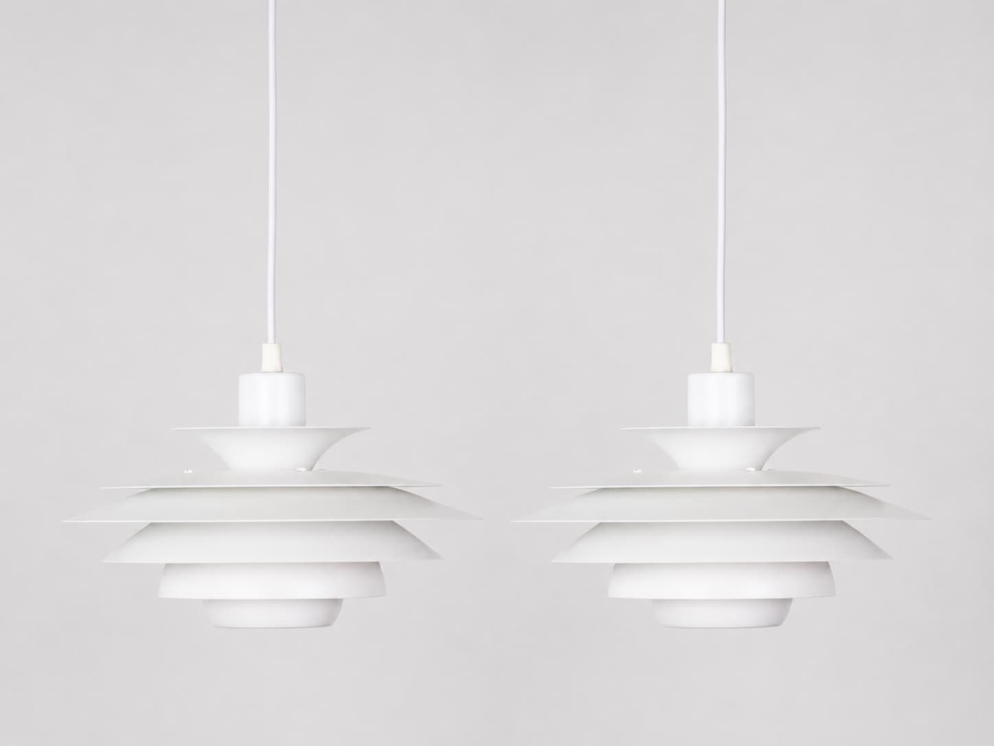 Para lamp wiszących Verona, aluminium biały, proj. K. Wiborg, Jeka, Dania, lata 80. - 342307