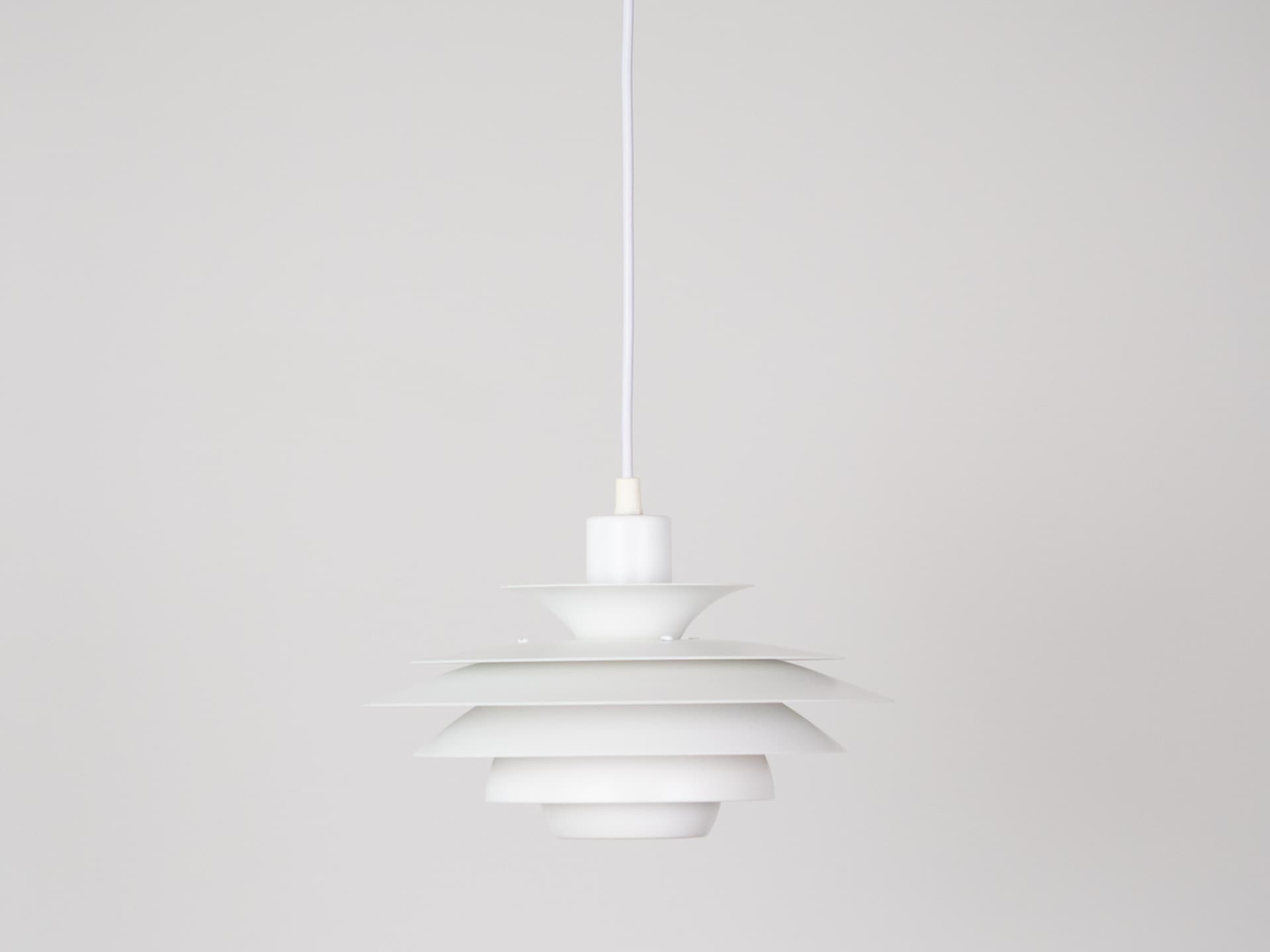 Para lamp wiszących Verona, aluminium biały, proj. K. Wiborg, Jeka, Dania, lata 80. - 342308