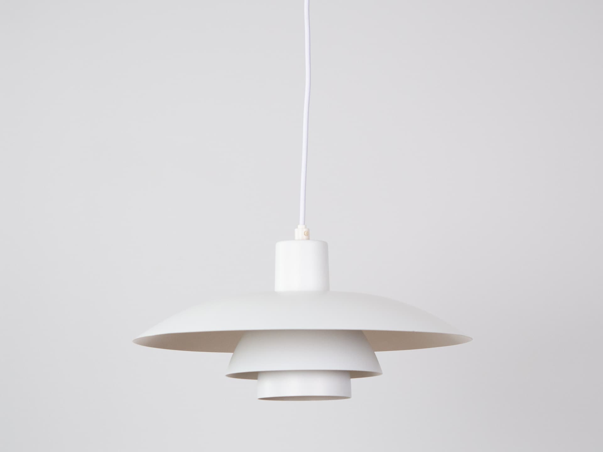 Para lamp wiszących PH 4/3, metal biały, proj. P. Henningsen, Louis Poulsen, Dania, lata 60. - 342360