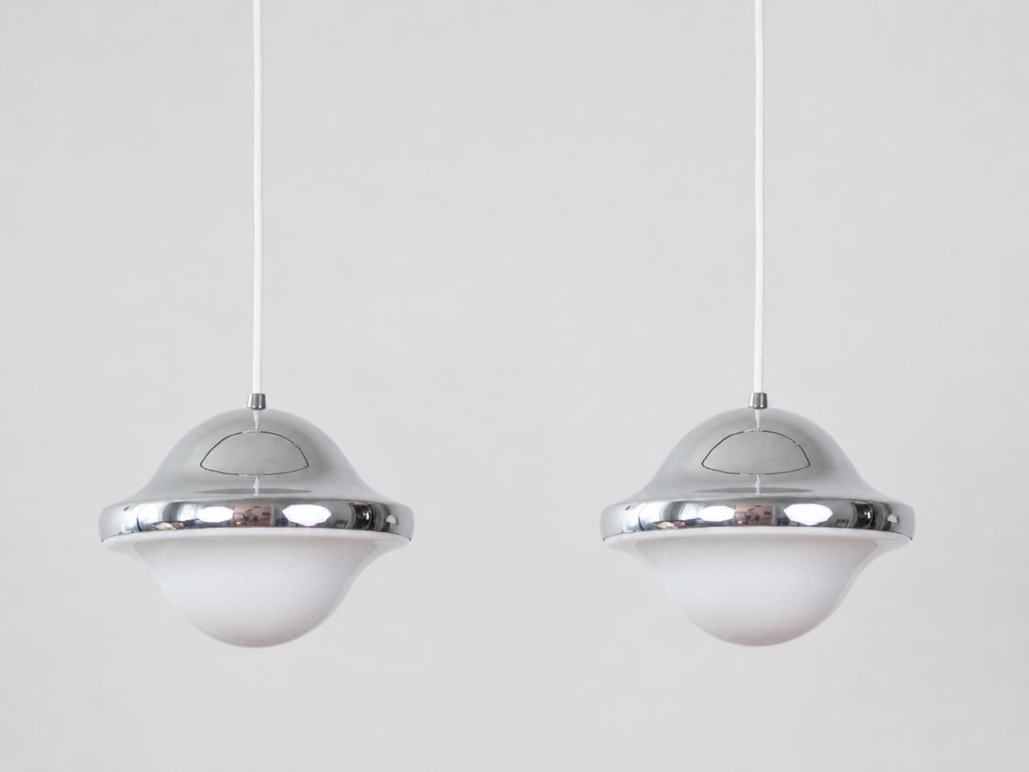 Para lamp wiszących Bubi, metal srebrny, szkło białe, proj. H. Koppel, Louis Poulsen, Dania, lata 70. - 342462