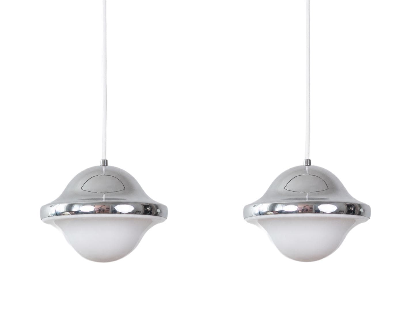 Para lamp wiszących Bubi, metal srebrny, szkło białe, proj. H. Koppel, Louis Poulsen, Dania, lata 70.