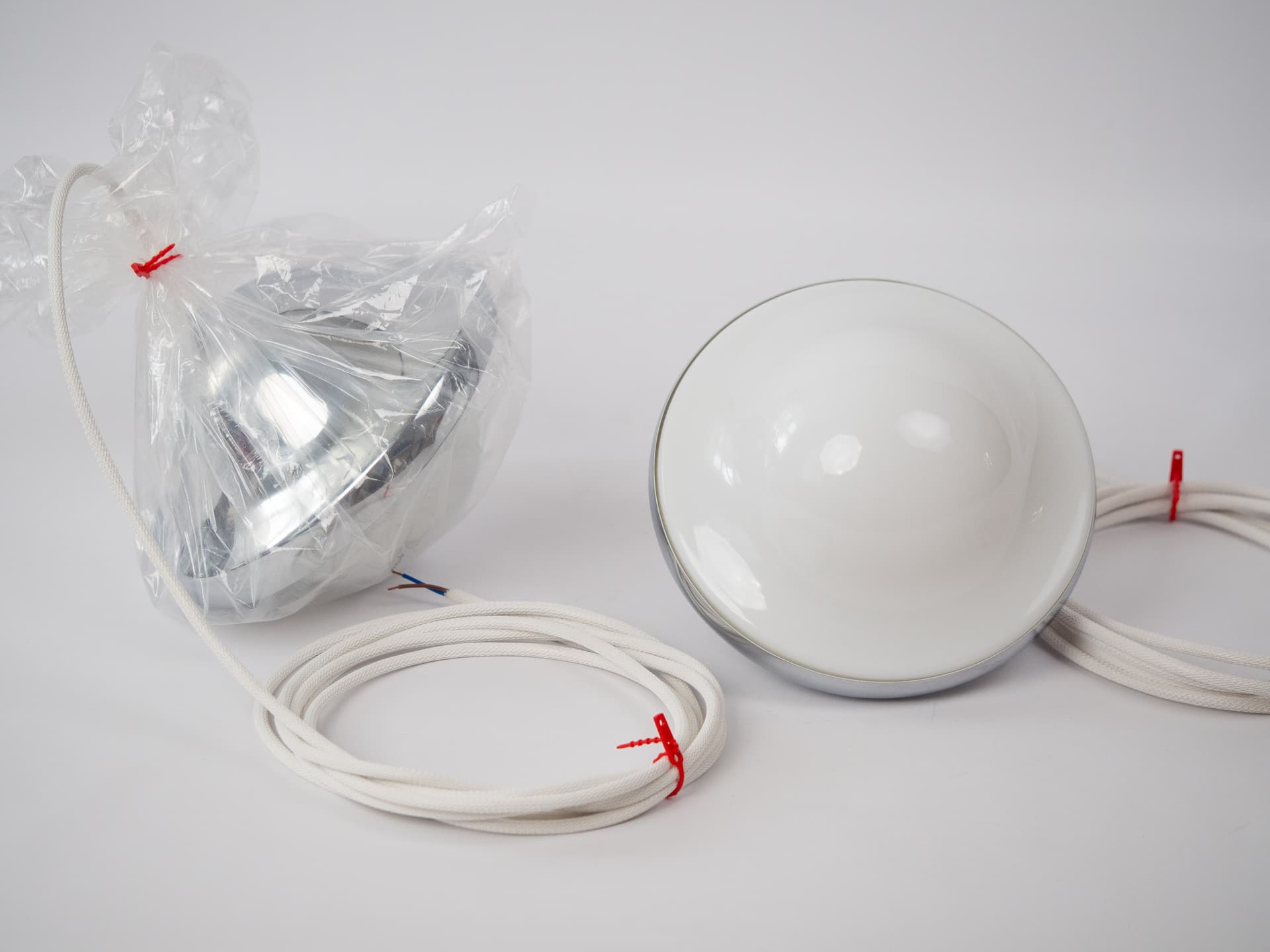 Para lamp wiszących Bubi, metal srebrny, szkło białe, proj. H. Koppel, Louis Poulsen, Dania, lata 70. - 342467