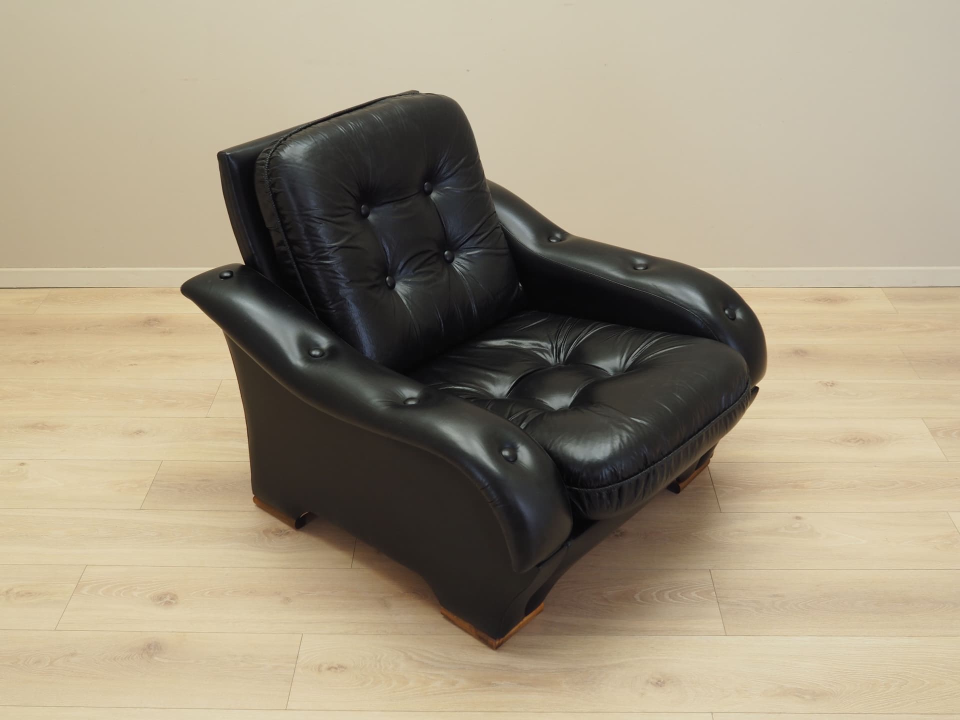 Armchair Postmodern, black artificial leather, dark brown wood, Italy, 1980s. - 77868