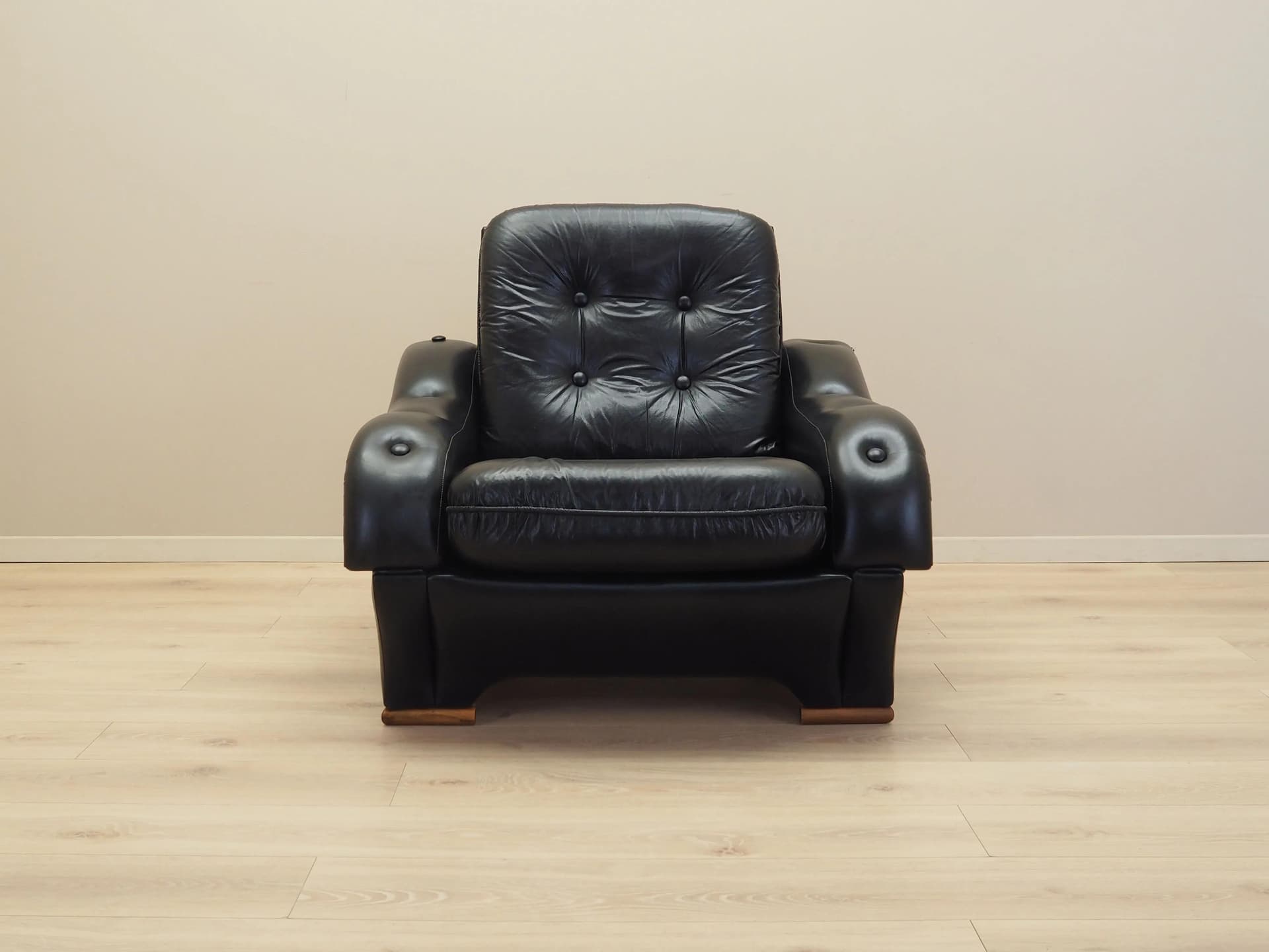 Armchair Postmodern, black artificial leather, dark brown wood, Italy, 1980s. - 25602