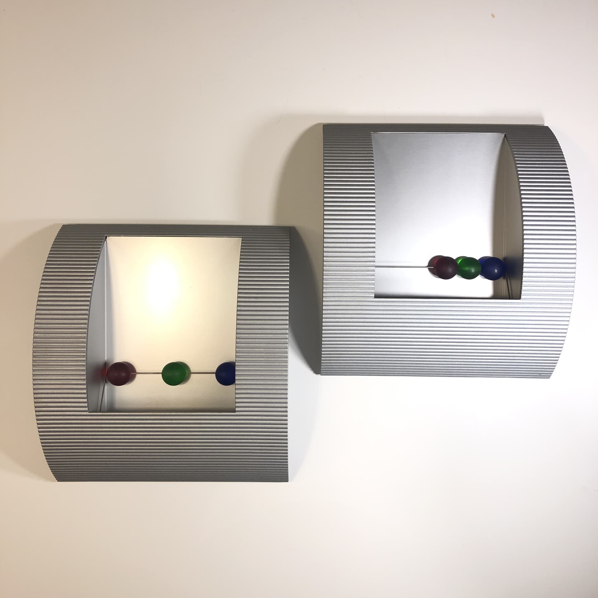 Para kinkietów, aluminium multikolor, proj. J. Medebach, Belux, Szwajcaria, lata 90. - 25454