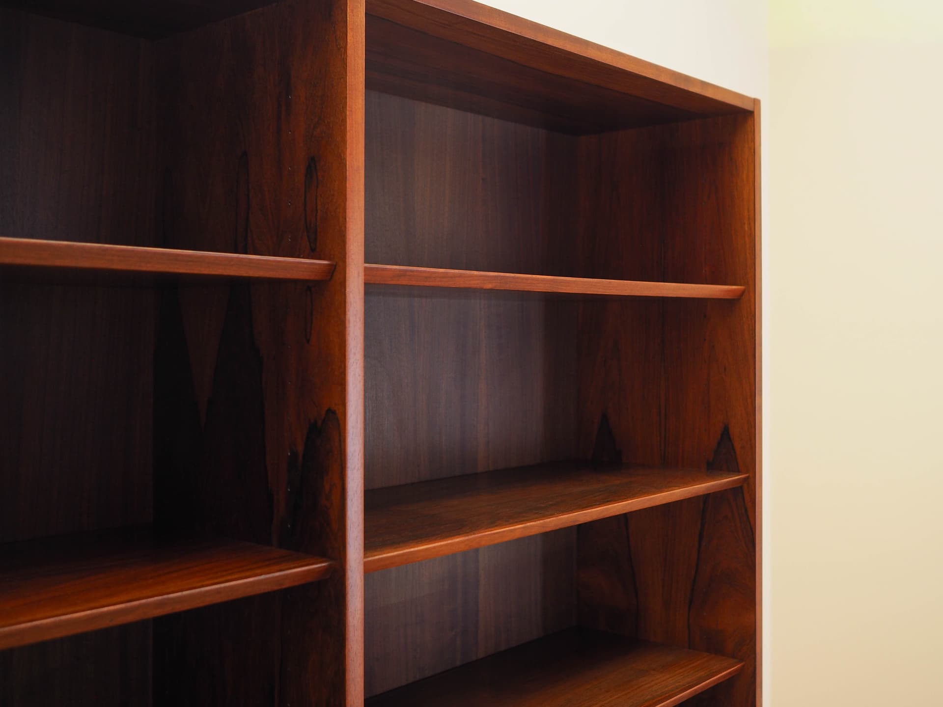 Bookcase, brown-red rosewood, Hundevad&Co., Denmark, 1970s. - 342957