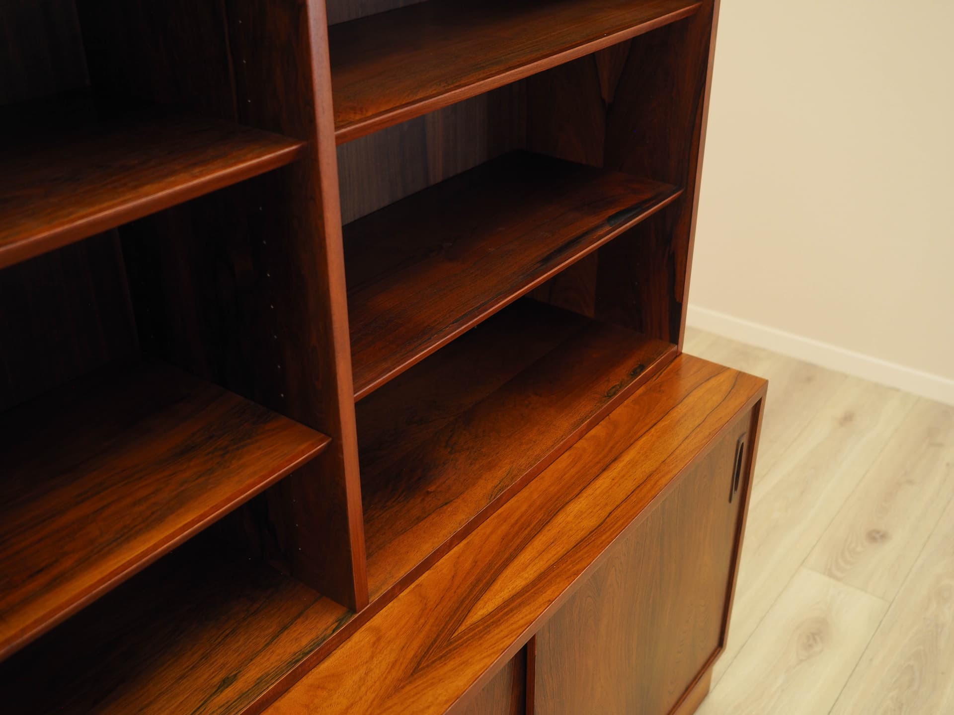 Bookcase, brown-red rosewood, Hundevad&Co., Denmark, 1970s. - 342958