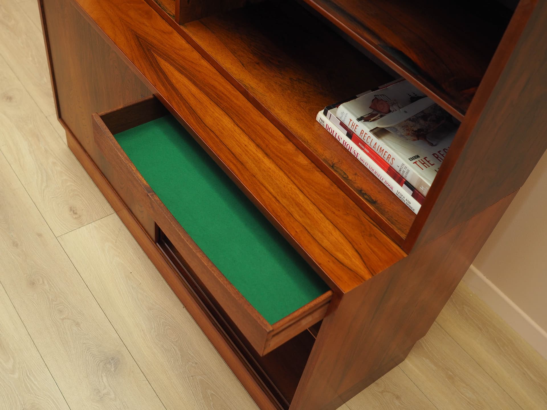 Bookcase, brown-red rosewood, Hundevad&Co., Denmark, 1970s. - 342954