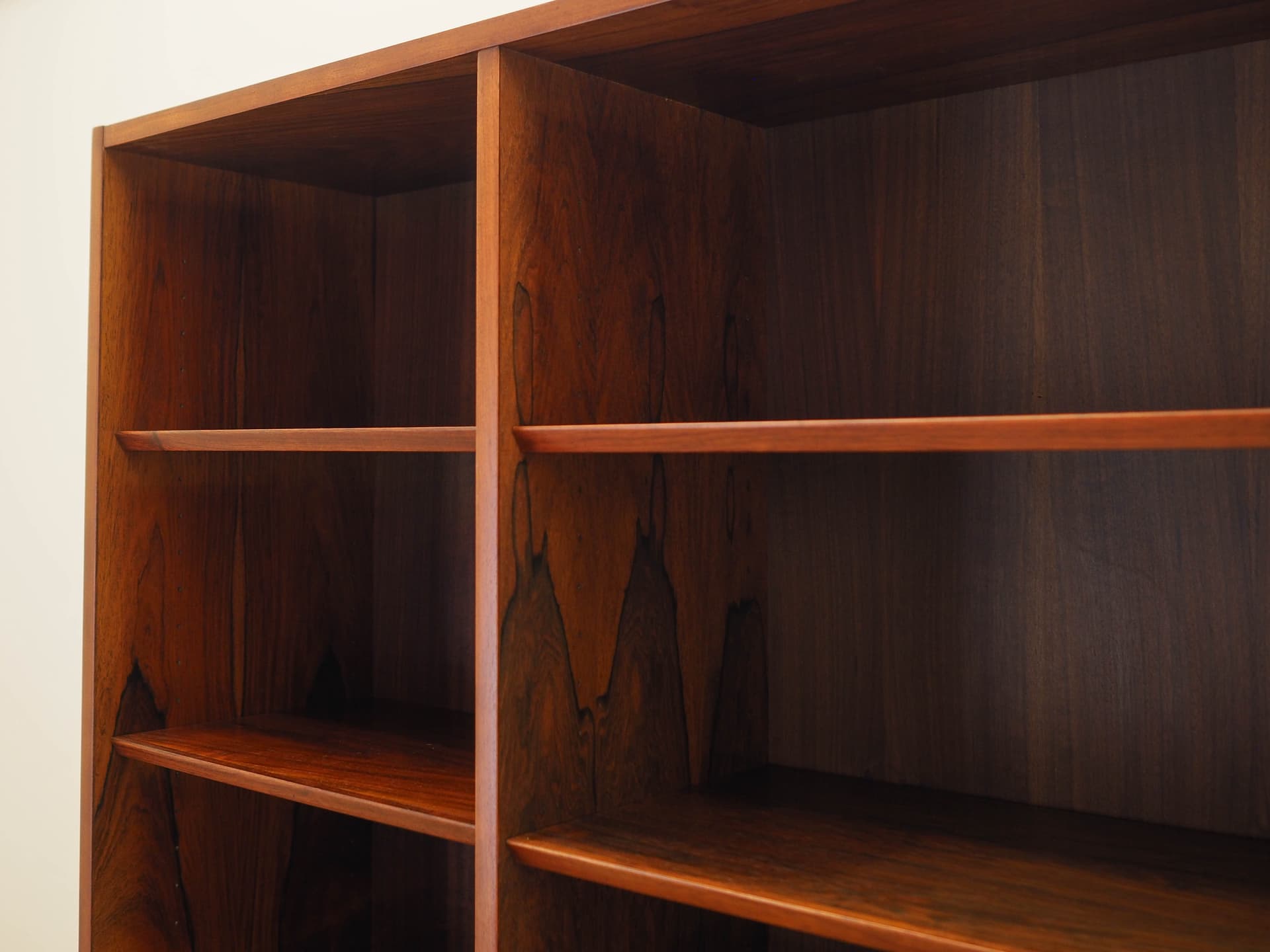 Bookcase, brown-red rosewood, Hundevad&Co., Denmark, 1970s. - 342955