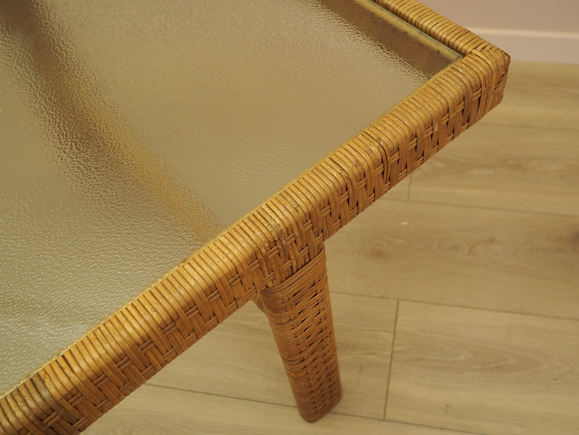 Coffee table, brown wicker, transparent glass, Denmark, 1970s. - 342969