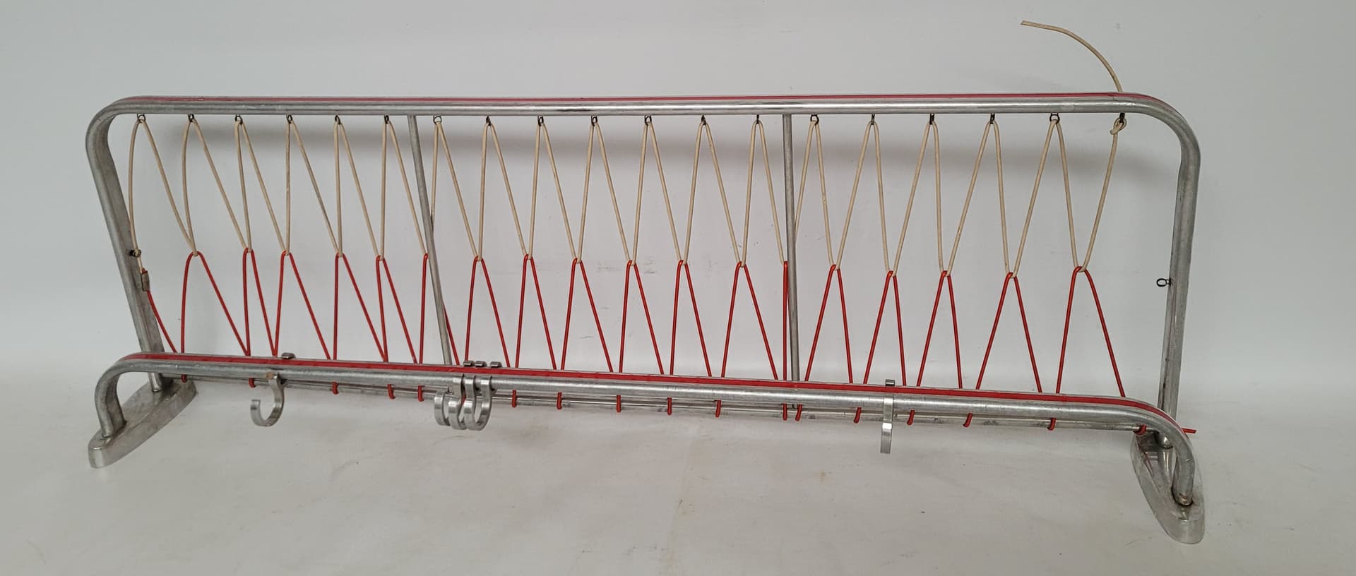 Wall-mounted rack, silver aluminium, red plastic, Germany, 1970s. - 343012