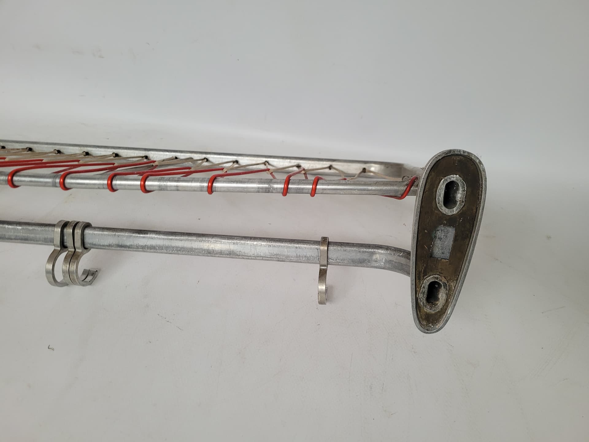 Wall-mounted rack, silver aluminium, red plastic, Germany, 1970s. - 343010