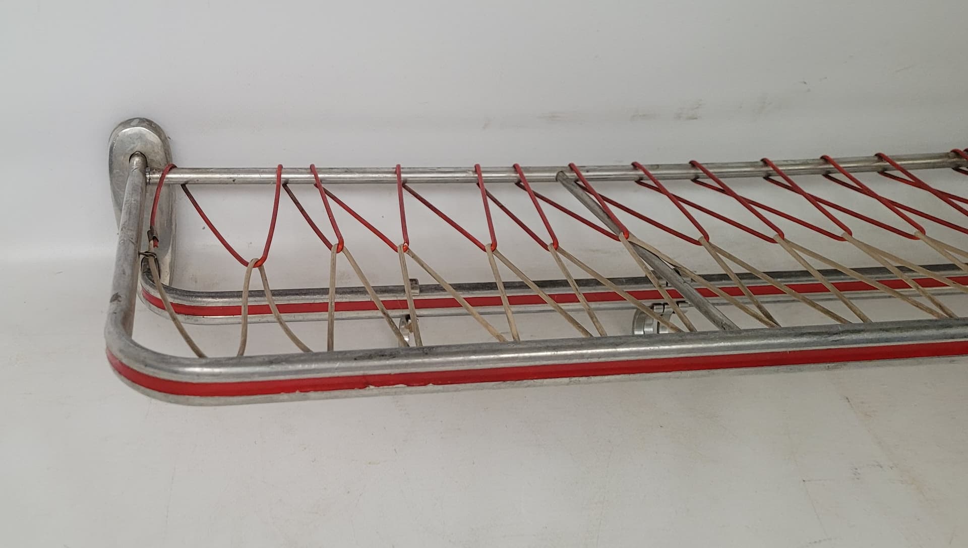 Wall-mounted rack, silver aluminium, red plastic, Germany, 1970s. - 343006
