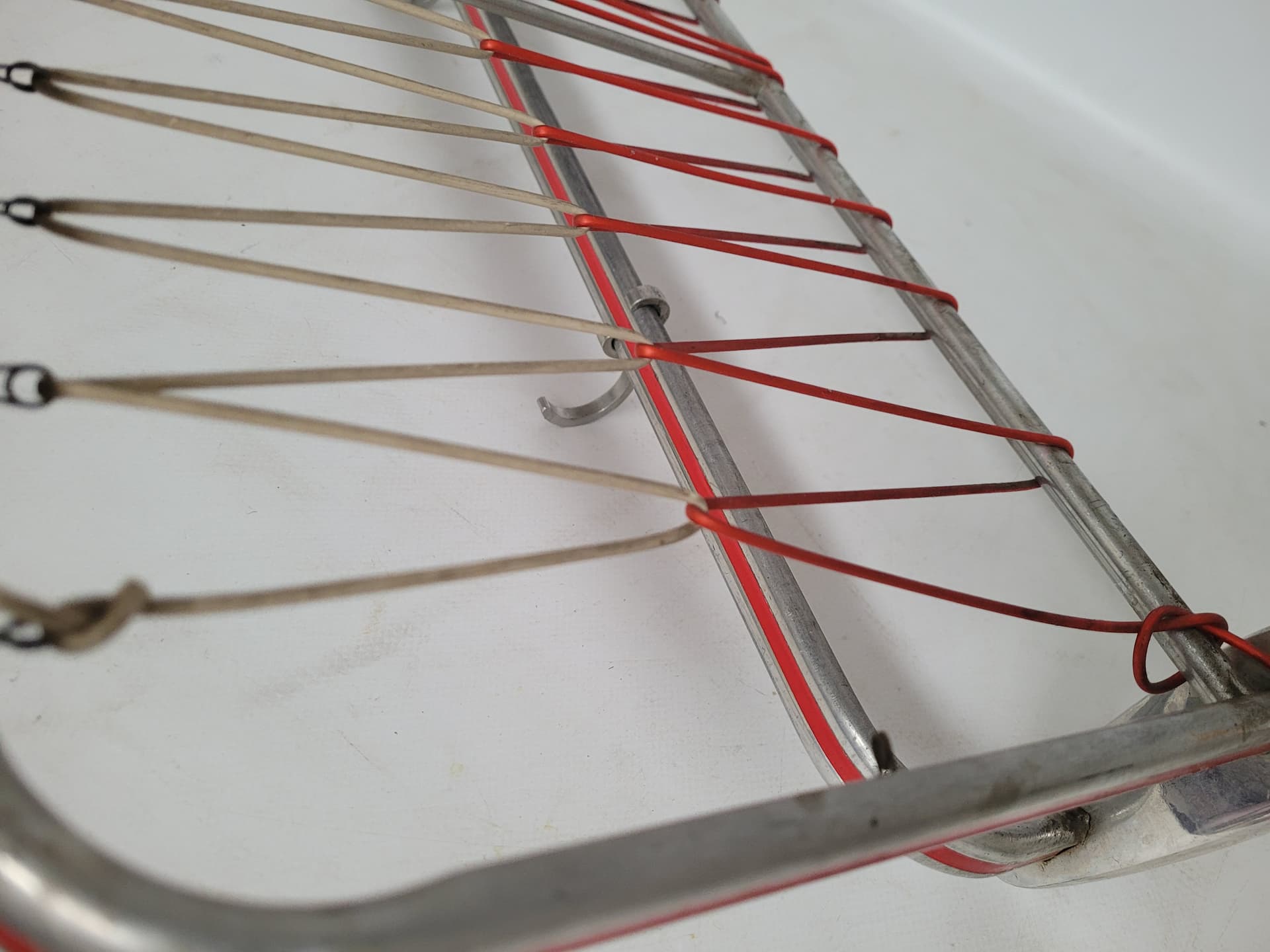 Wall-mounted rack, silver aluminium, red plastic, Germany, 1970s. - 343007