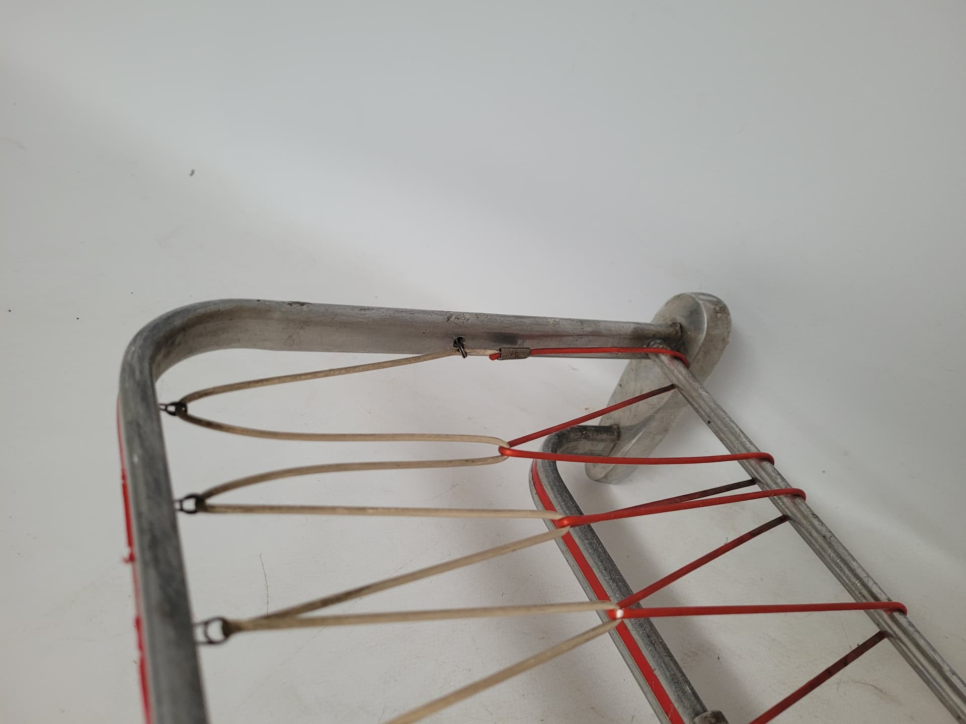 Wall-mounted rack, silver aluminium, red plastic, Germany, 1970s. - 343015
