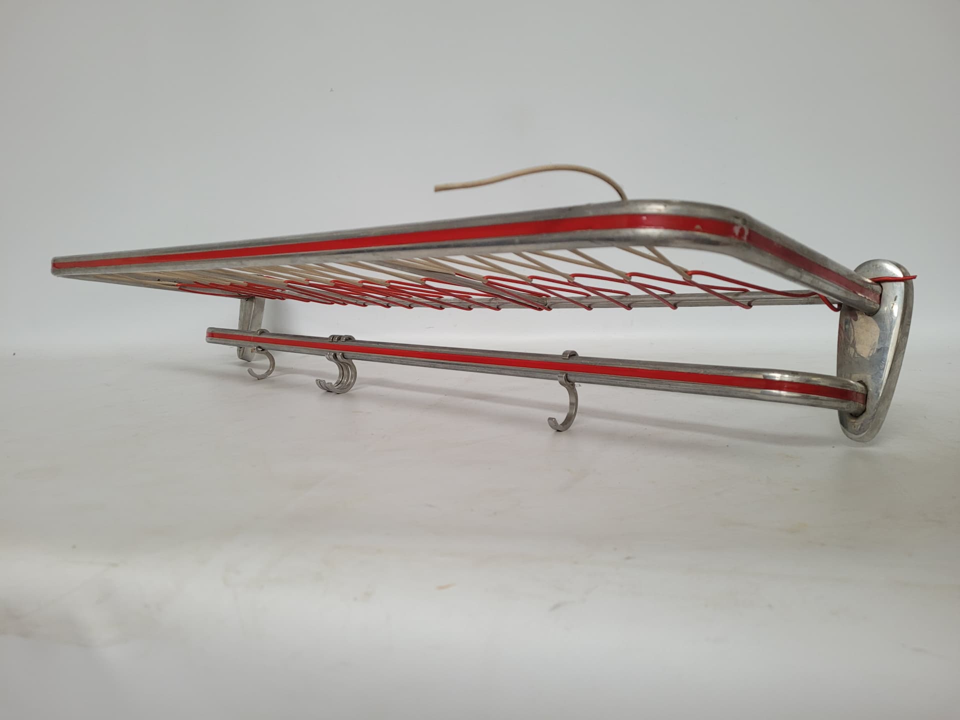 Wall-mounted rack, silver aluminium, red plastic, Germany, 1970s. - 343014