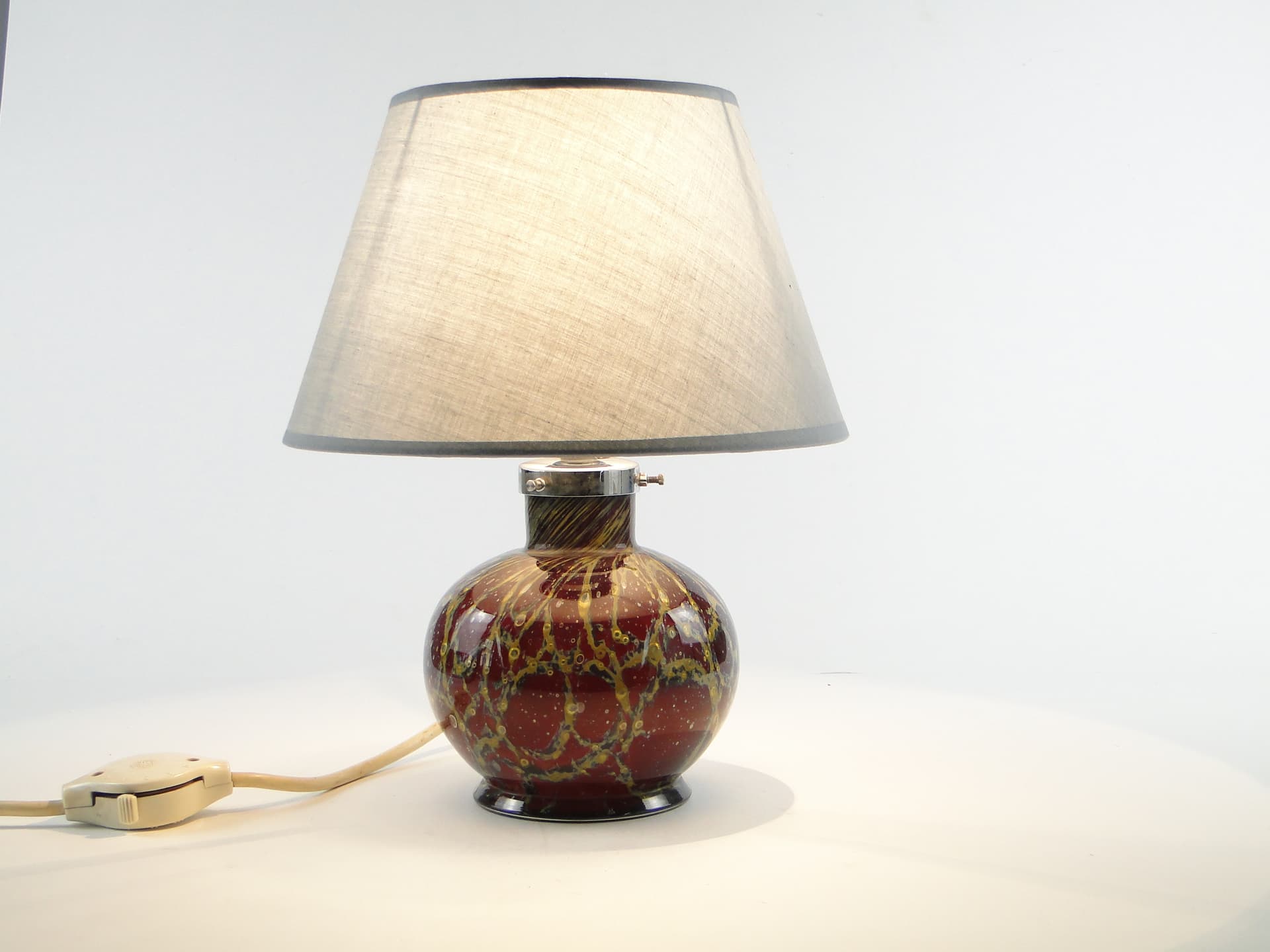 Lampa stołowa Ikora, szkło czerwony pomarańczowy żółty brązowy, abażur tkanina szary, WMF, Niemcy, lata 30. - 343191