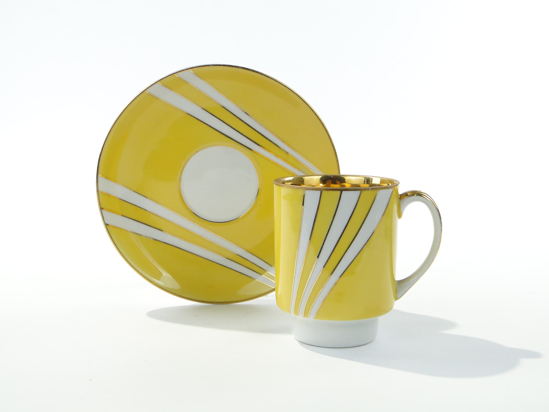 Filiżanka June, porcelana żółta biała złota, proj. W. Potacki, Ćmielów, Polska, lata 60.