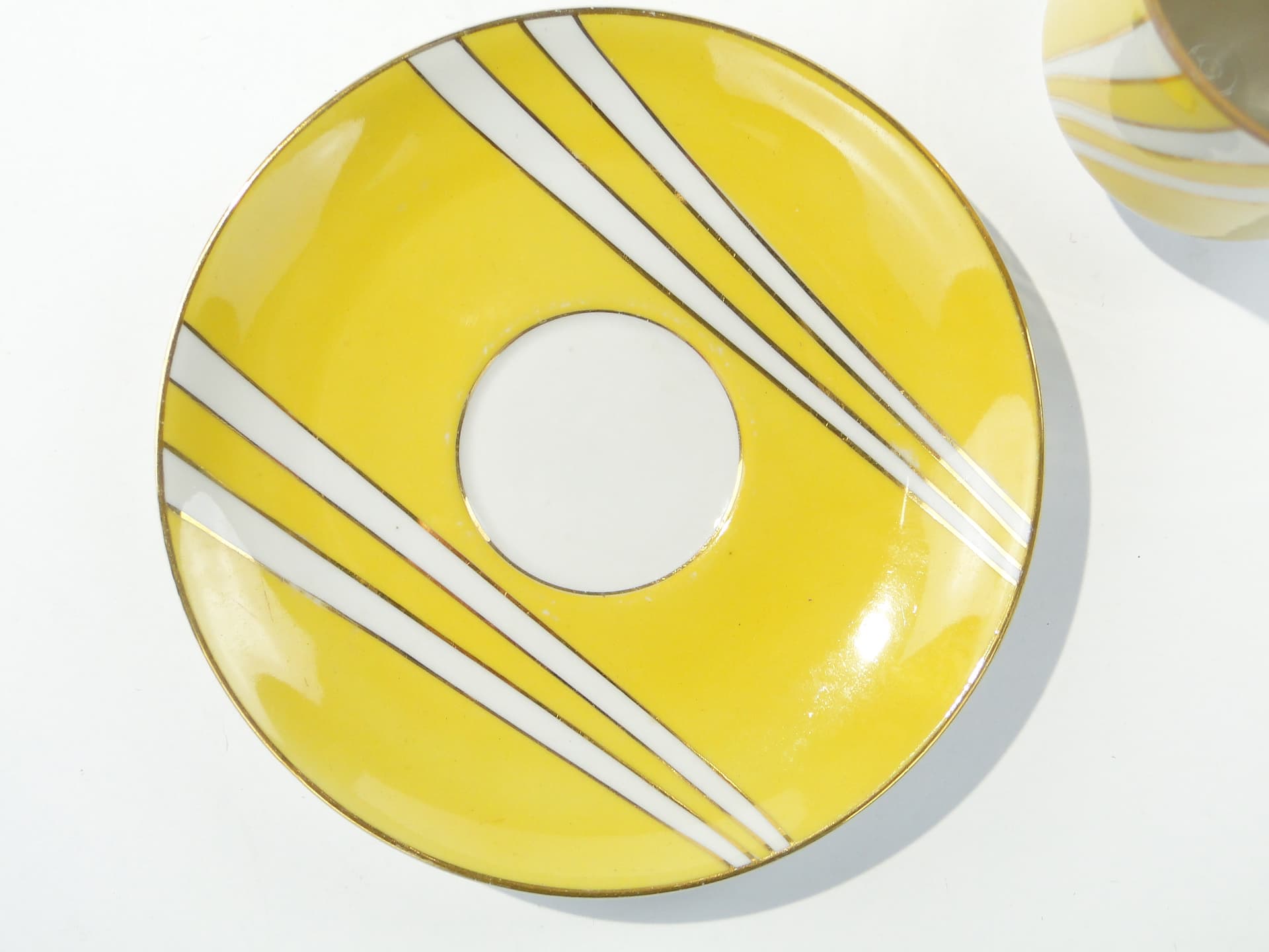 Filiżanka June, porcelana żółta biała złota, proj. W. Potacki, Ćmielów, Polska, lata 60. - 343333