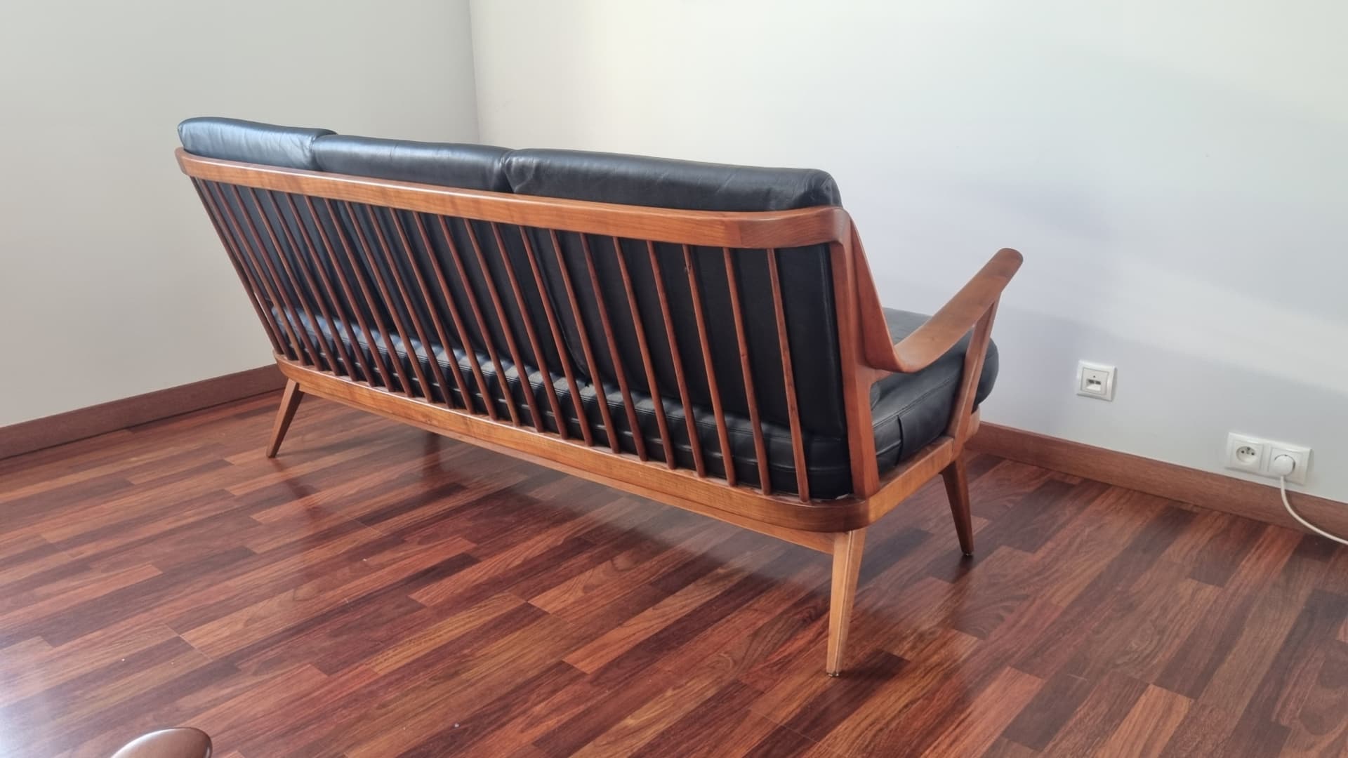 Lounge set Antimott, black leather, brown wood, Knoll, 1960s. - 343395