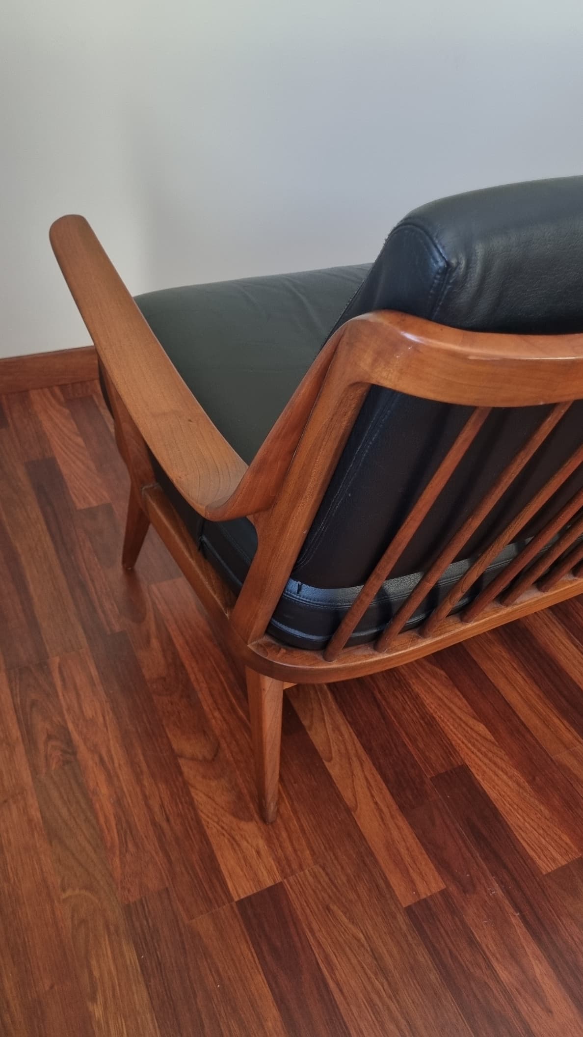 Lounge set Antimott, black leather, brown wood, Knoll, 1960s. - 343398
