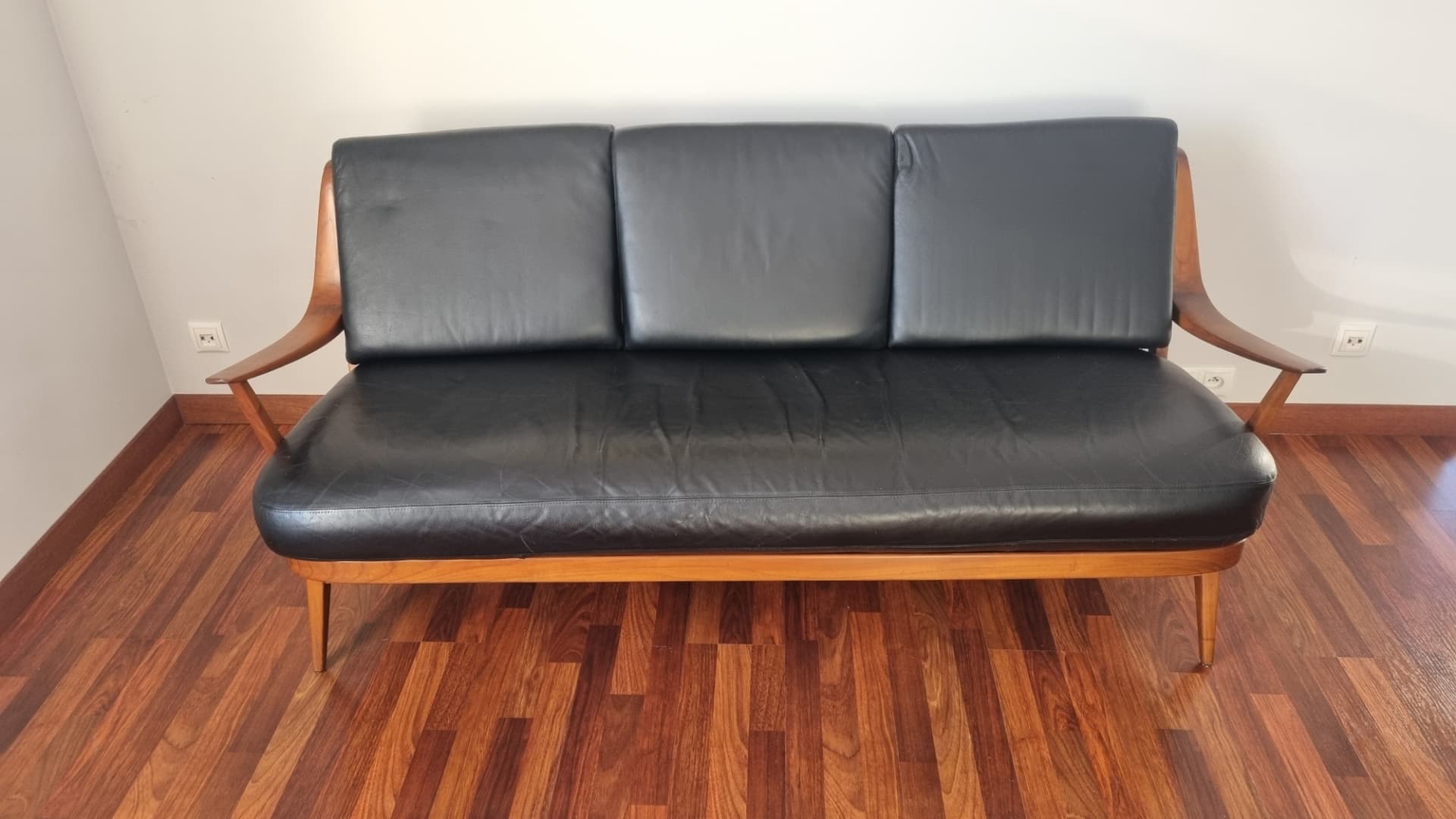 Lounge set Antimott, black leather, brown wood, Knoll, 1960s. - 343390