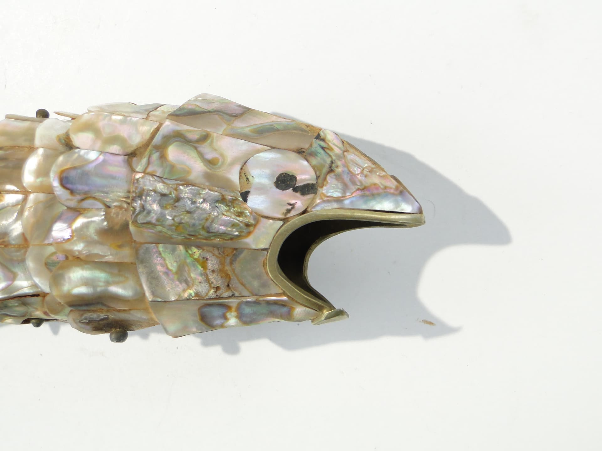 Fish figurine, multicolor mother-of-pearl, brass, early 20th century - 343437