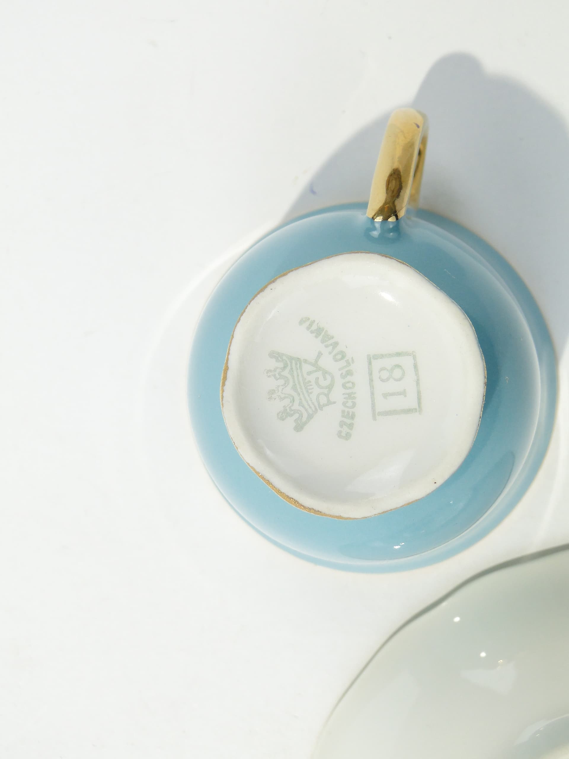 Filiżanka do kawy, porcelana biała, złocenia, Rudolf Kämpf, Czechosłowacja, lata 60. - 343472