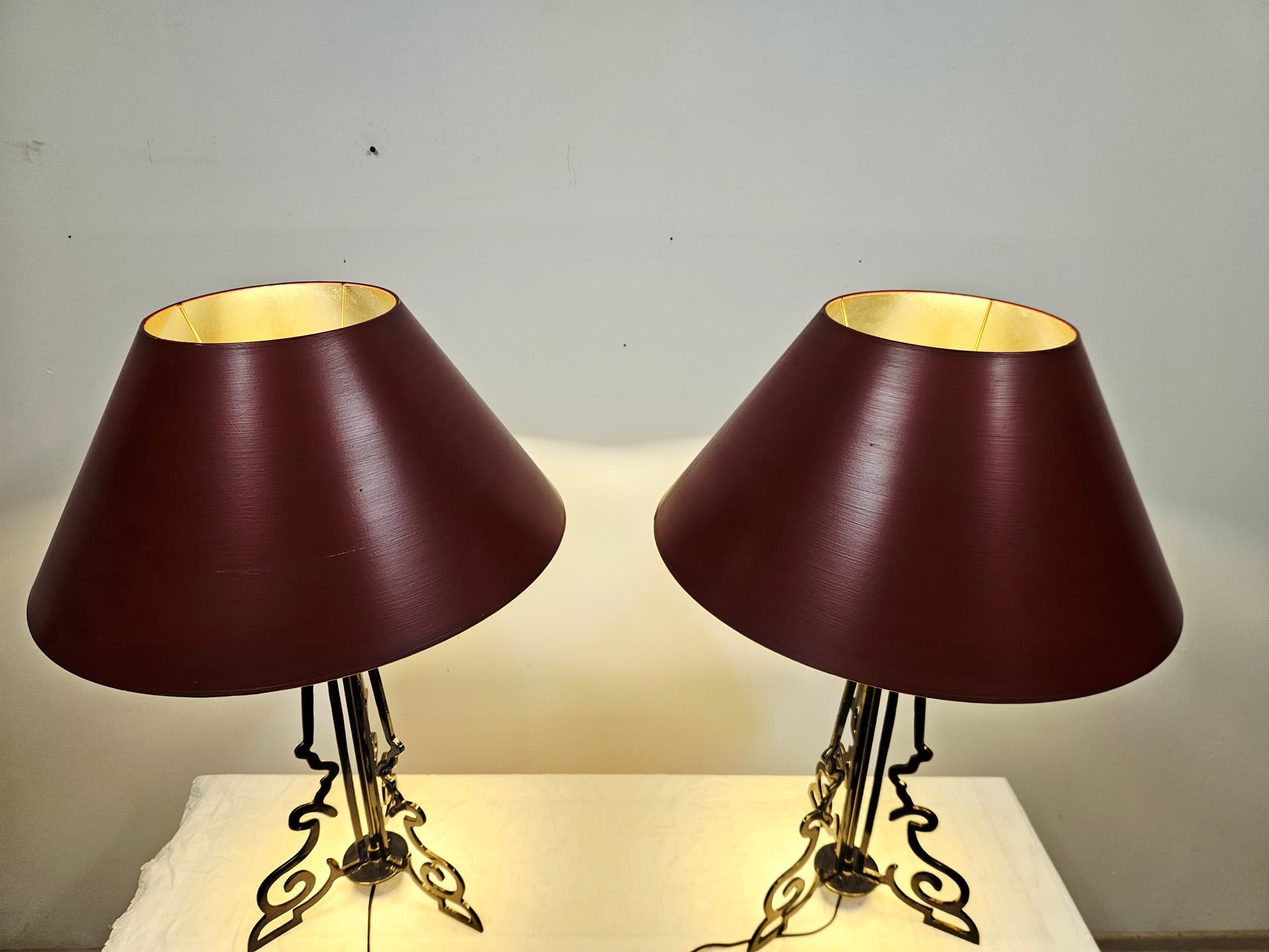 Pair of table lamps Art Deco, vintage, burgundy shade, black aluminium, 1980s. - 343535