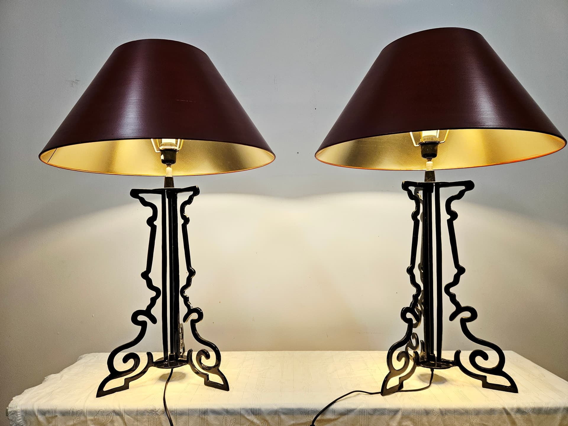 Pair of table lamps Art Deco, vintage, burgundy shade, black aluminium, 1980s. - 343538