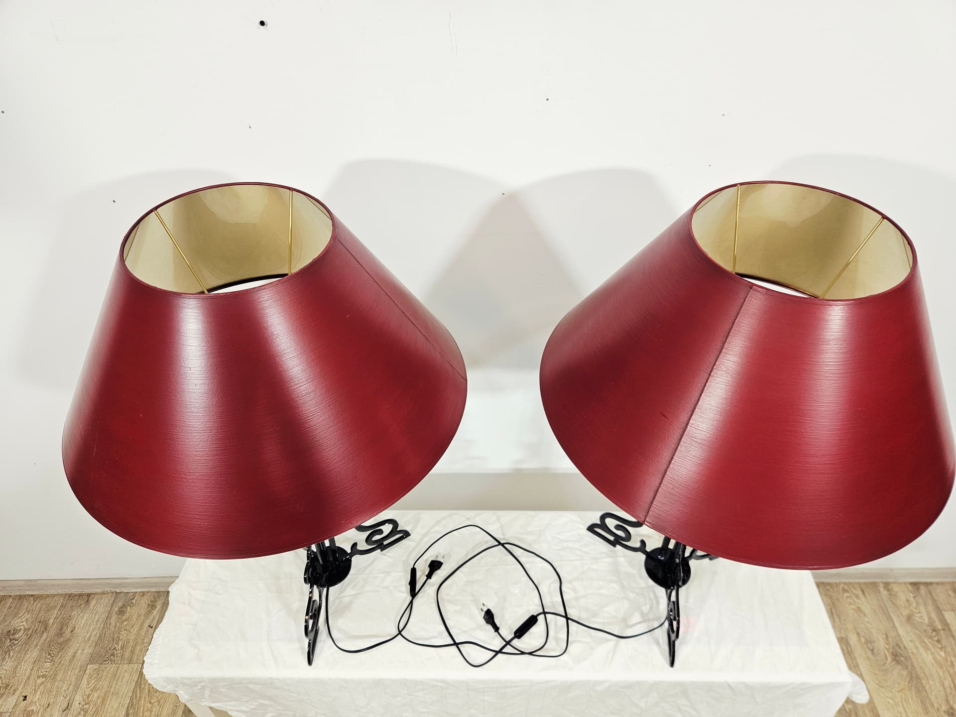 Pair of table lamps Art Deco, vintage, burgundy shade, black aluminium, 1980s. - 343526