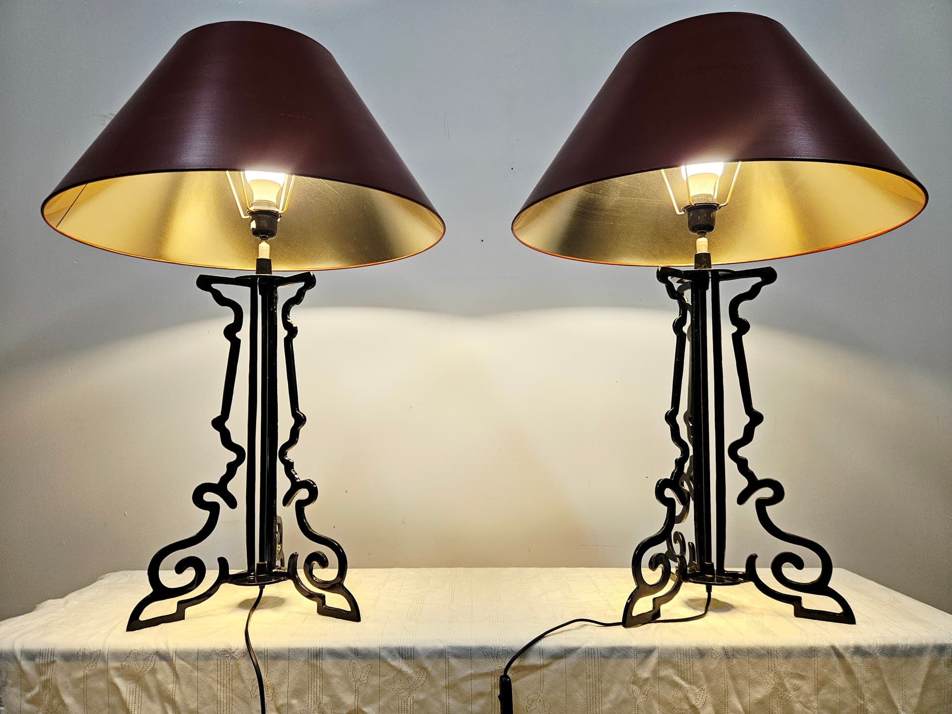 Pair of table lamps Art Deco, vintage, burgundy shade, black aluminium, 1980s. - 343536