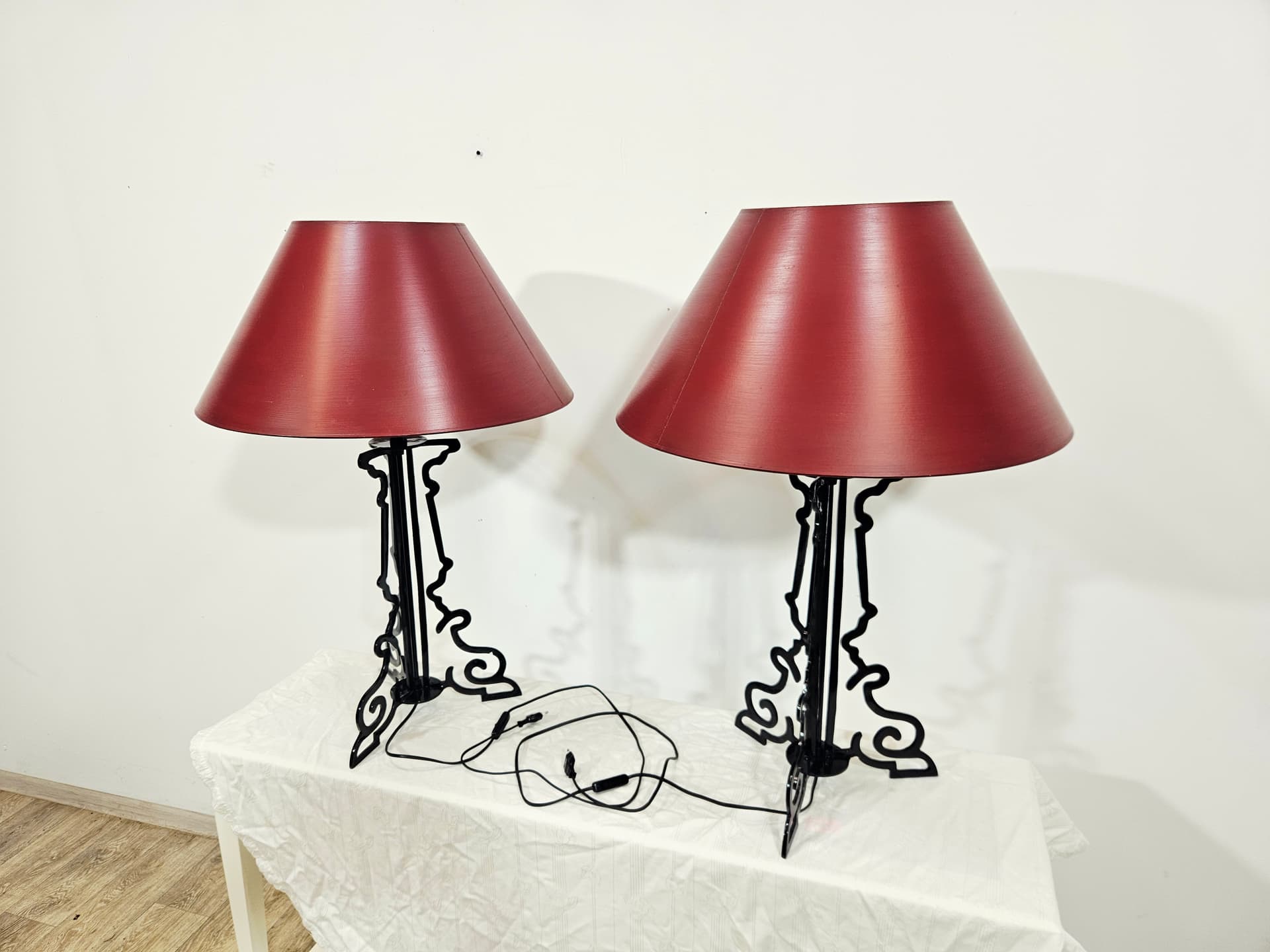 Pair of table lamps Art Deco, vintage, burgundy shade, black aluminium, 1980s. - 343533