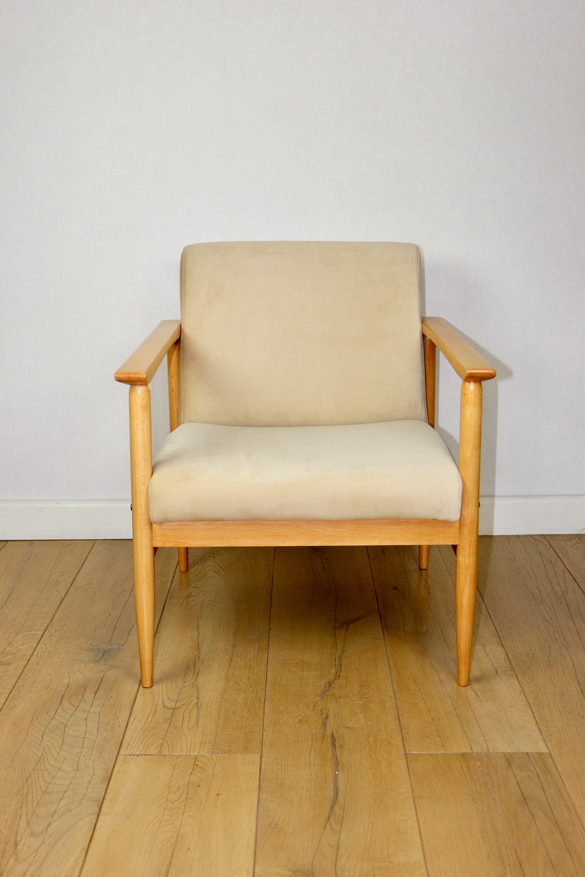 Armchair, light beige velvet, natural beech, Zakład Mebli Giętych w Radomsku, Poland, 1970s. - 343595