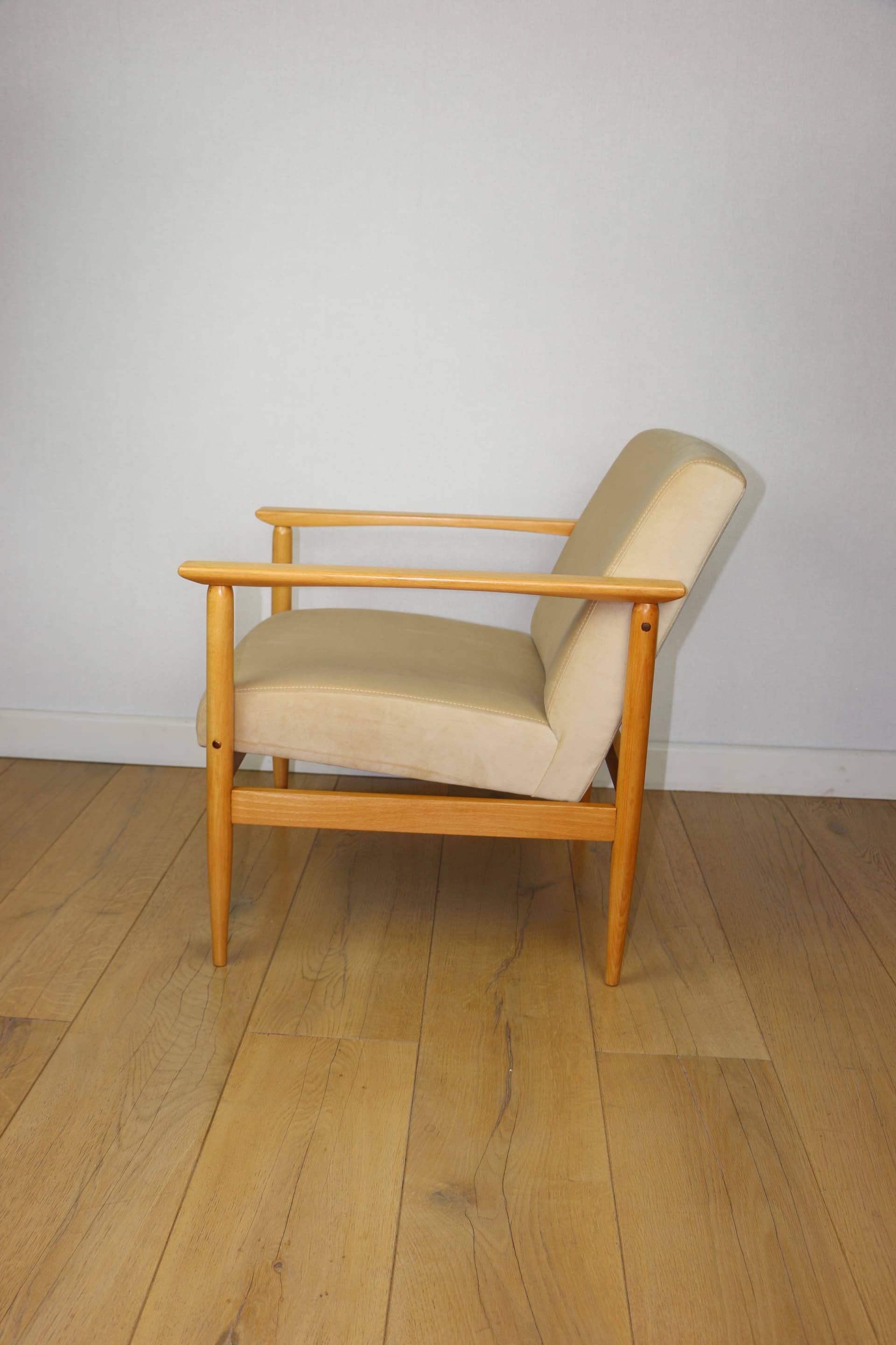 Armchair, light beige velvet, natural beech, Zakład Mebli Giętych w Radomsku, Poland, 1970s. - 343599