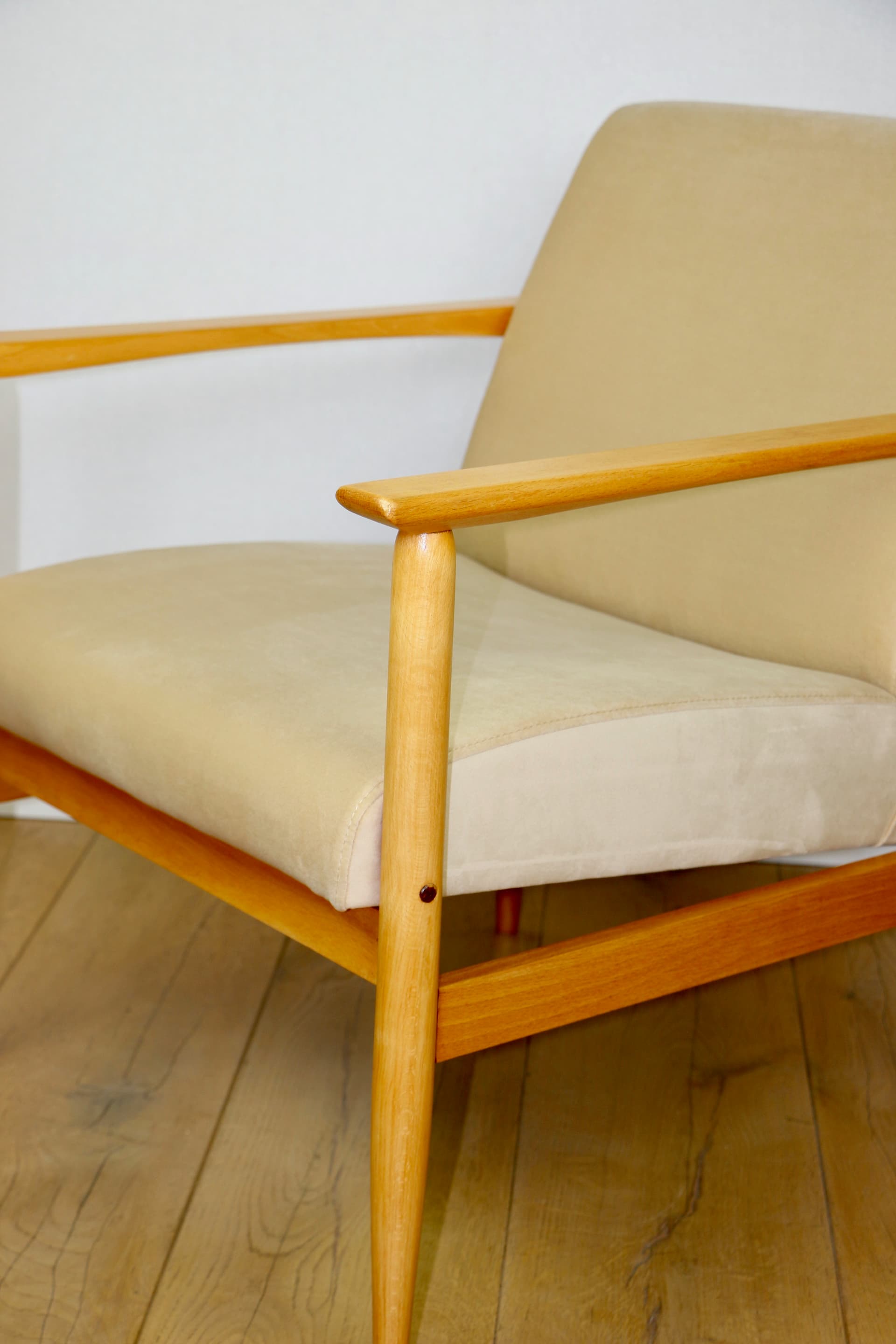 Armchair, light beige velvet, natural beech, Zakład Mebli Giętych w Radomsku, Poland, 1970s. - 343593