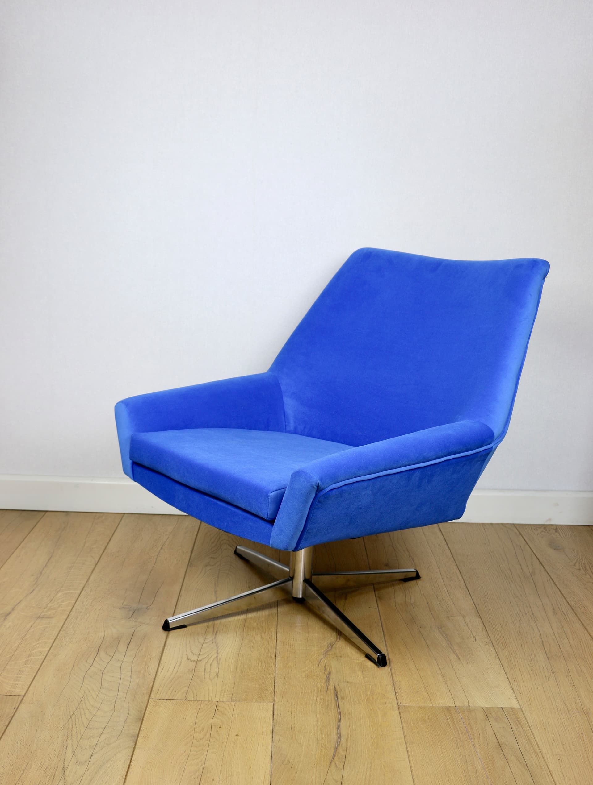 Fotel obrotowy, welwet niebieski, metal srebrny, NRD, lata 70. - 343630