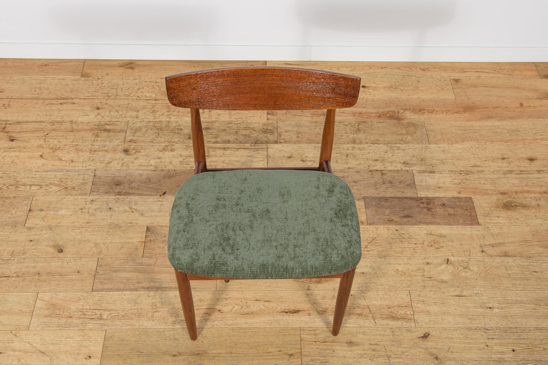 Set of six chairs, brown teak, green velvet, by I. Kofod-Larsen, G-Plan, United Kingdom, 1960s. - 343845