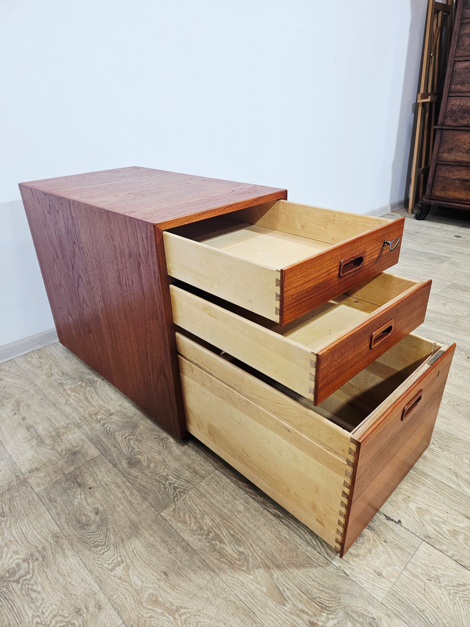 Container Vital, teak brown, by N. Jonsson, Hugo Troeds - 343935